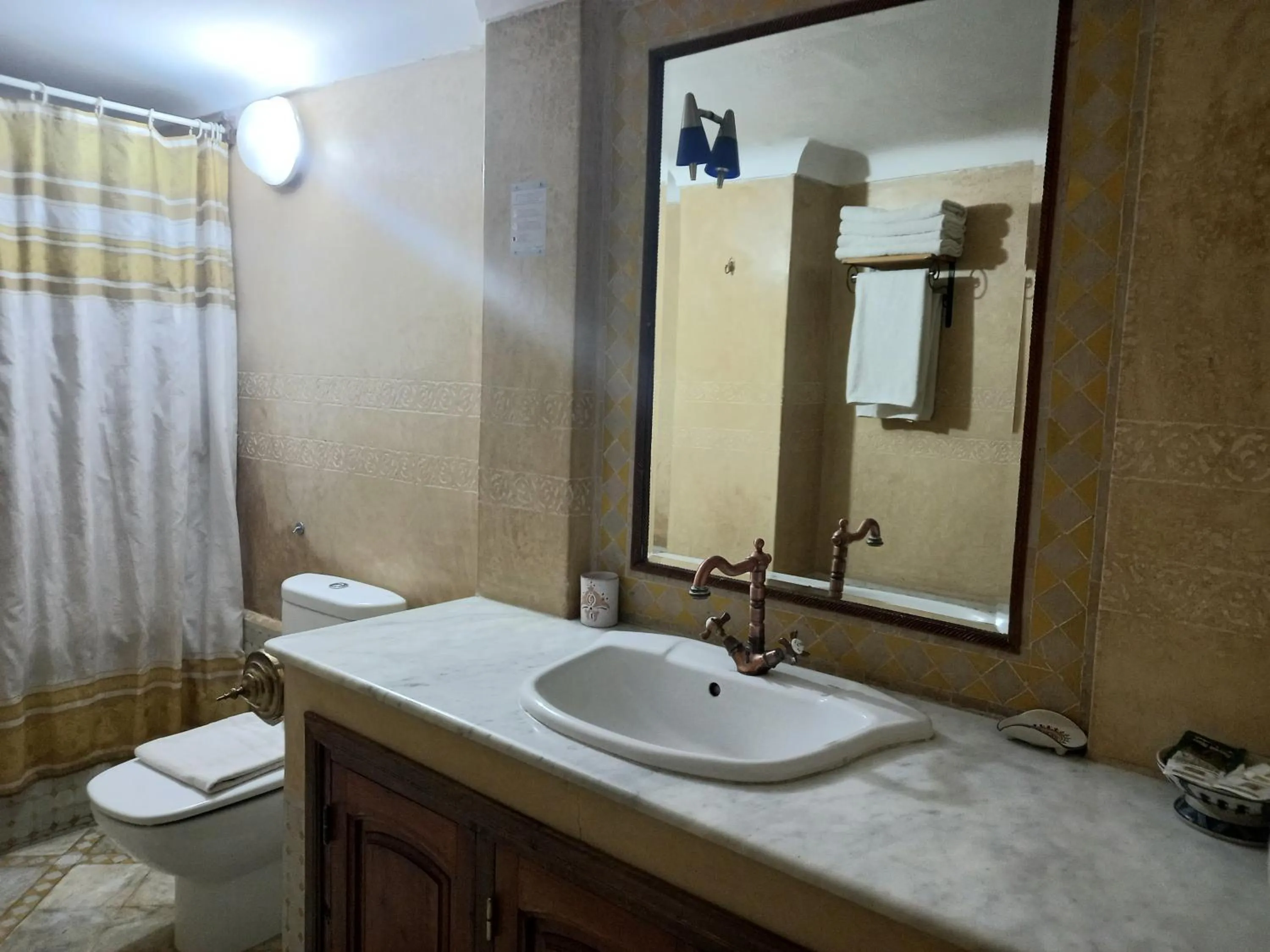 Shower in Riad Jaouhara