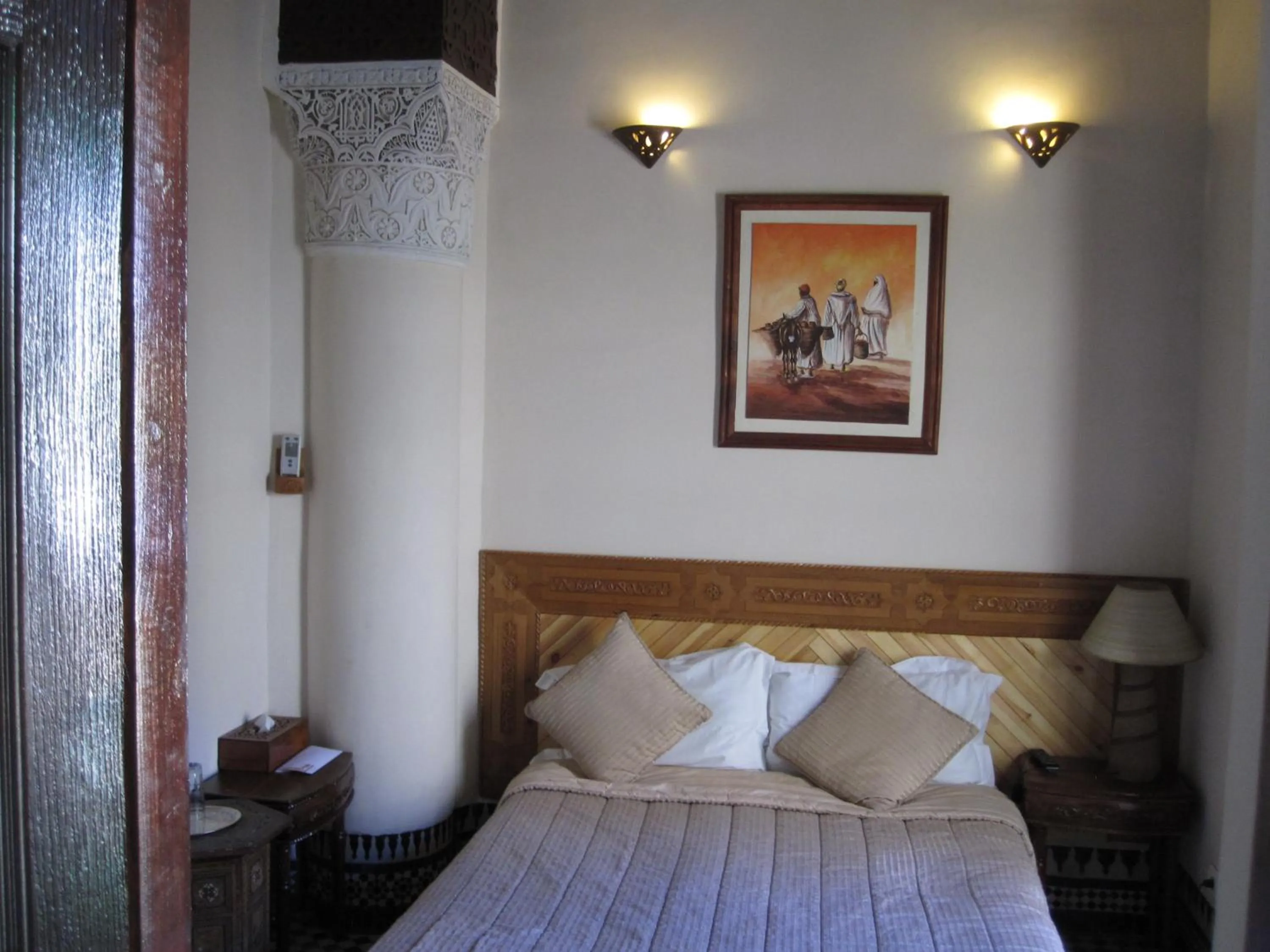 Photo of the whole room, Bed in Riad Jaouhara