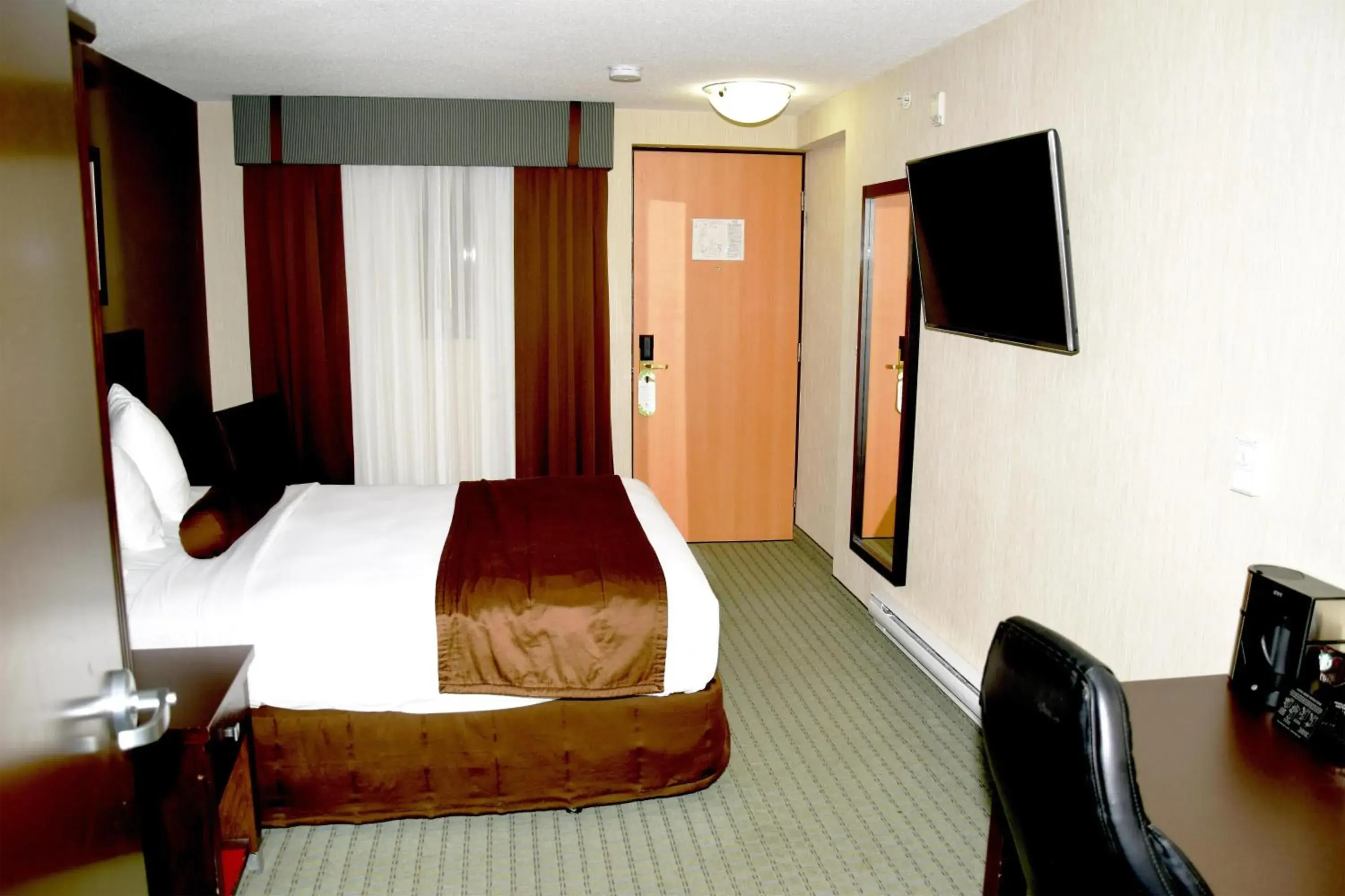 Bedroom, Bed in Coast Lethbridge Hotel & Conference Centre Bedroom, Bed in Coast Lethbridge Hotel & Conference Centre