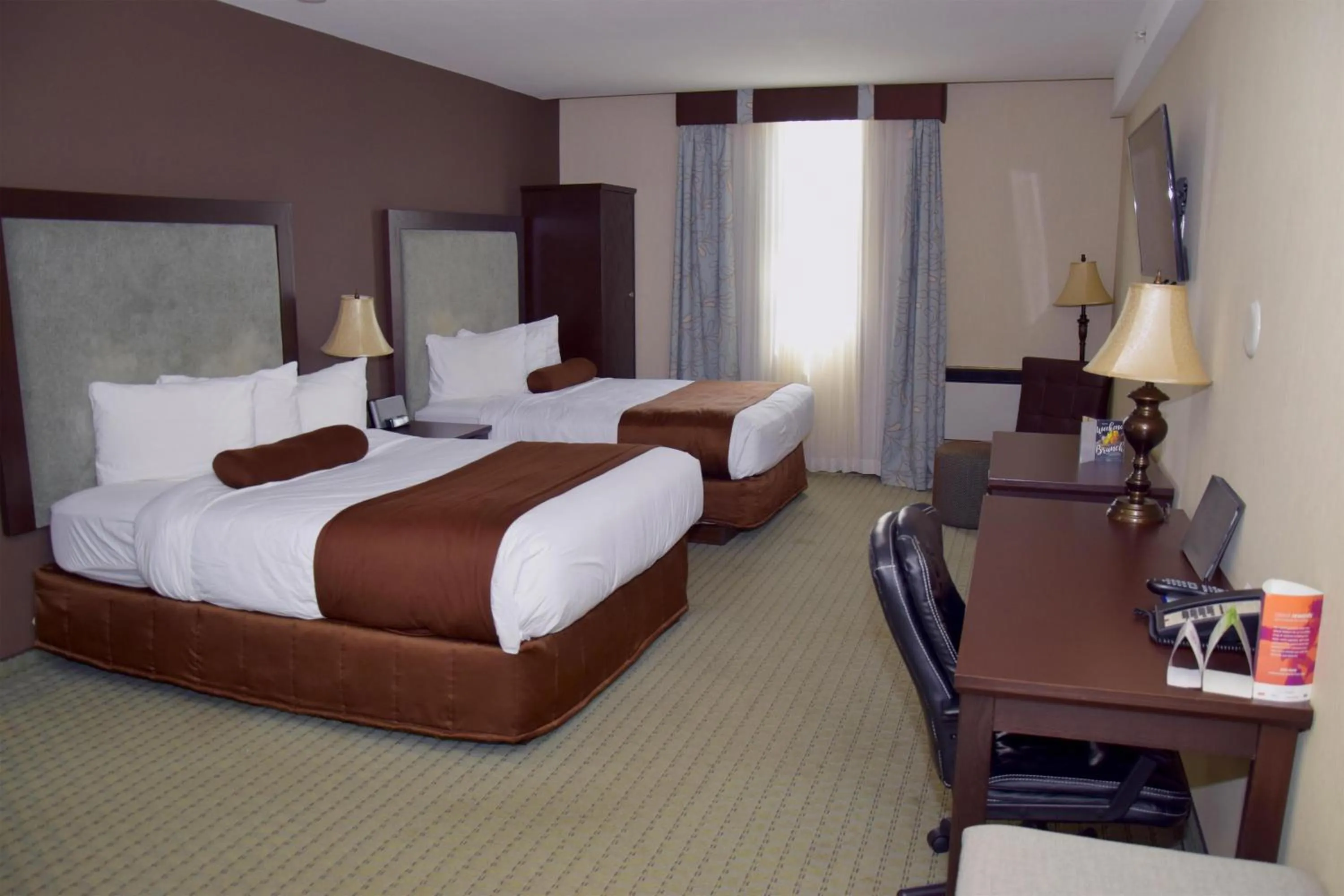 Bedroom, Bed in Coast Lethbridge Hotel & Conference Centre
