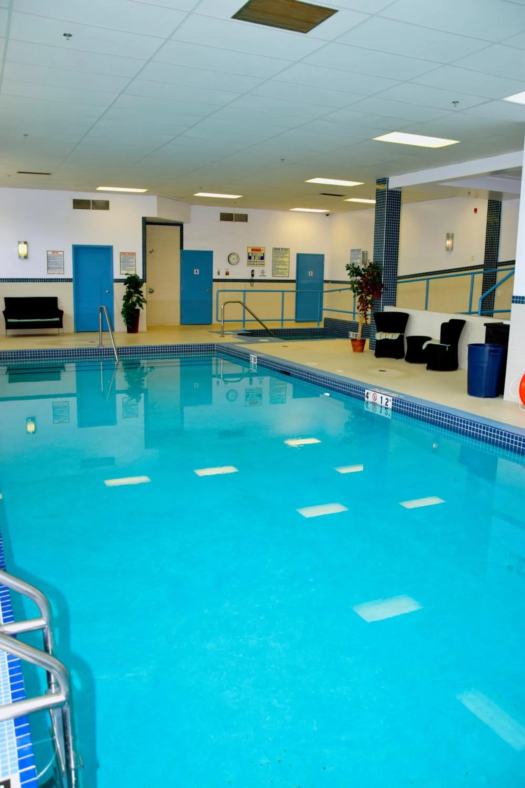 Swimming pool in Coast Lethbridge Hotel & Conference Centre