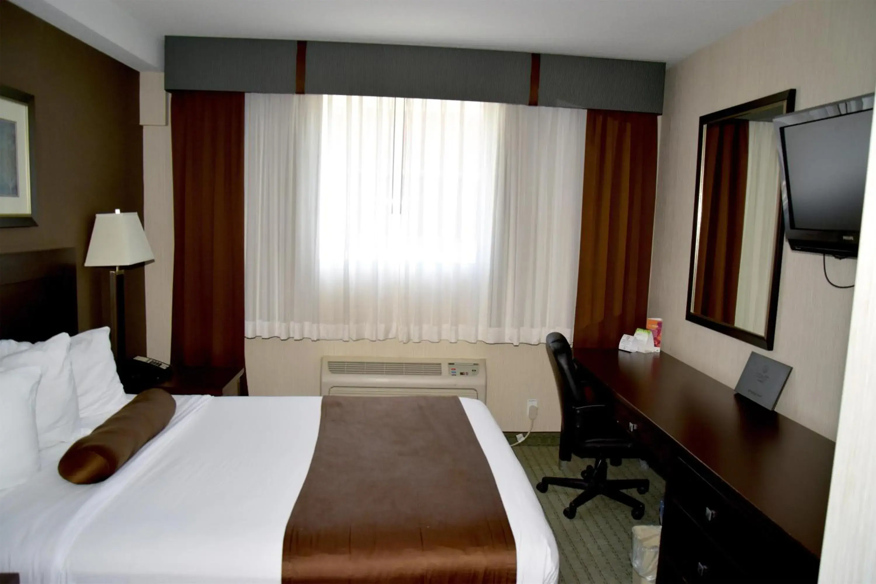 Bedroom, Bed in Coast Lethbridge Hotel & Conference Centre Bedroom, Bed in Coast Lethbridge Hotel & Conference Centre
