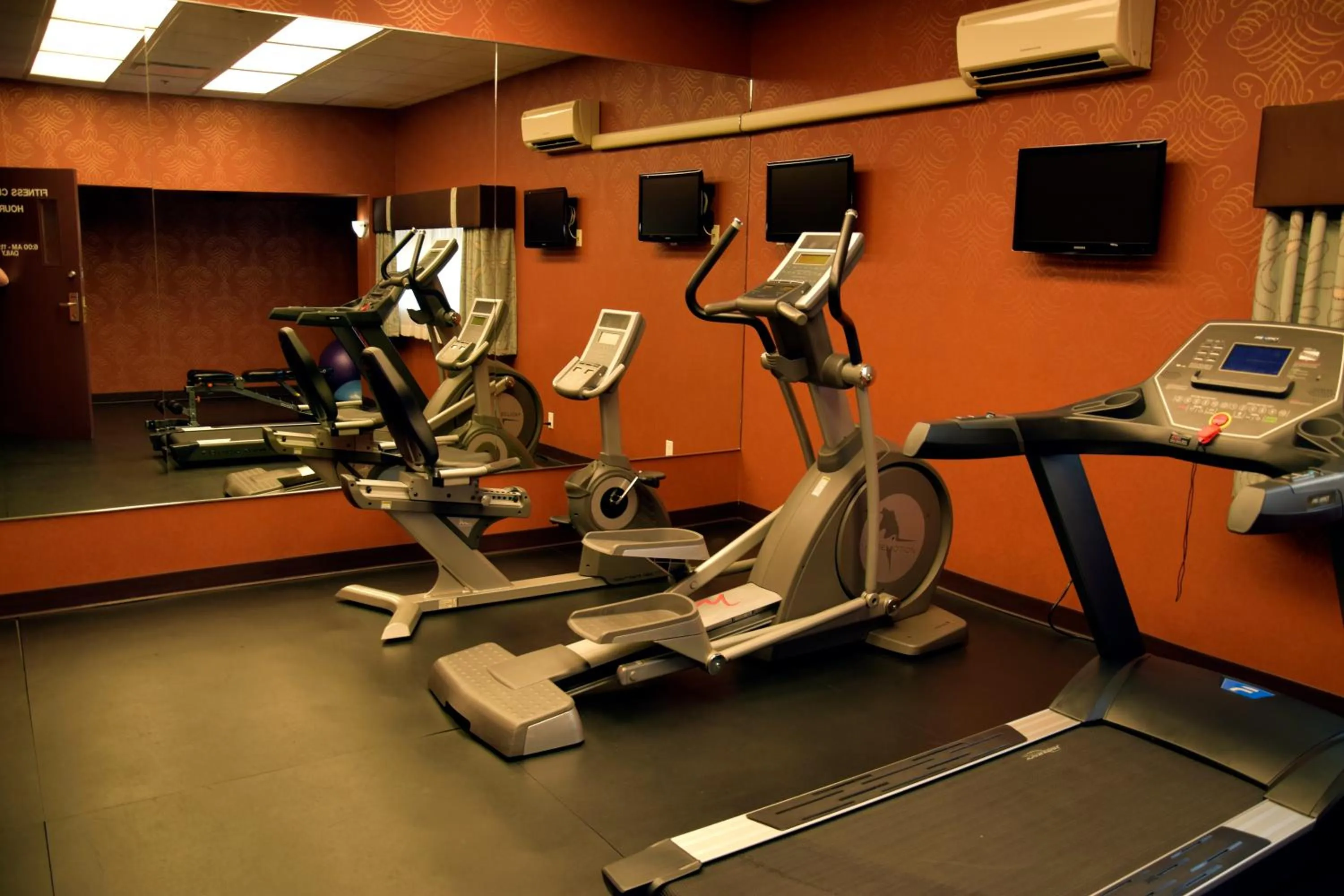 Fitness centre/facilities in Coast Lethbridge Hotel & Conference Centre