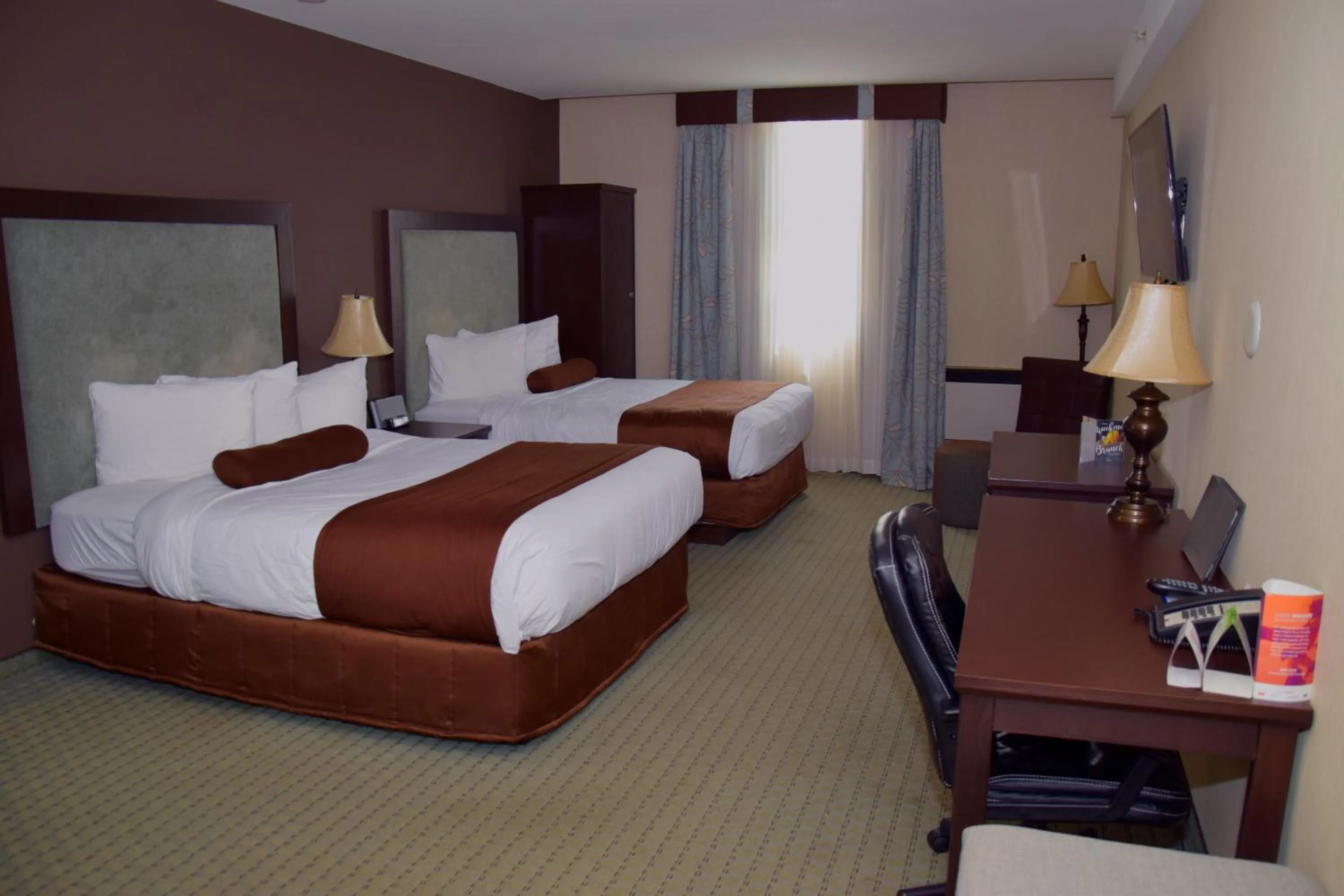 Bedroom, Bed in Coast Lethbridge Hotel & Conference Centre
