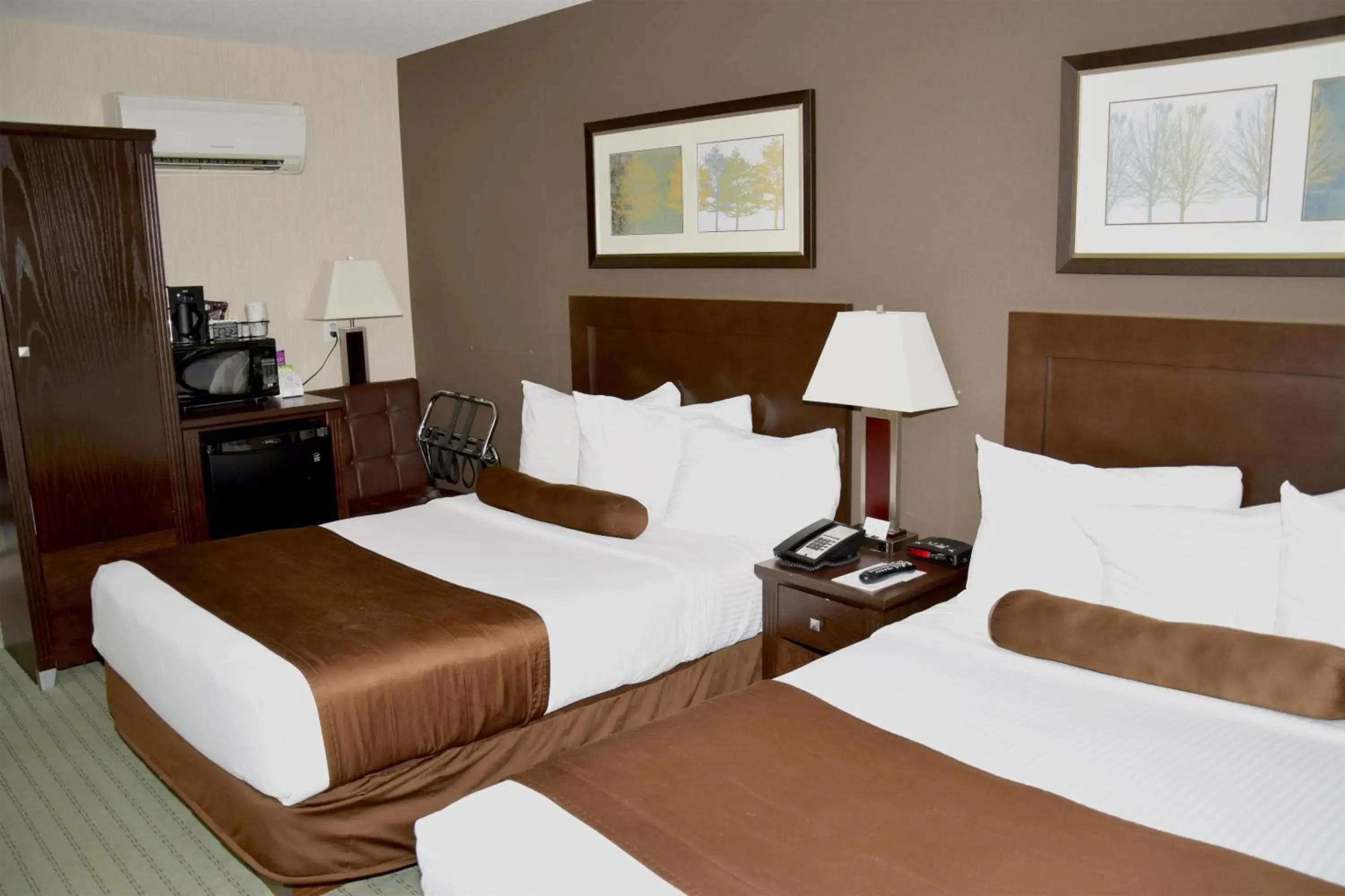 Bedroom, Bed in Coast Lethbridge Hotel & Conference Centre Bedroom, Bed in Coast Lethbridge Hotel & Conference Centre