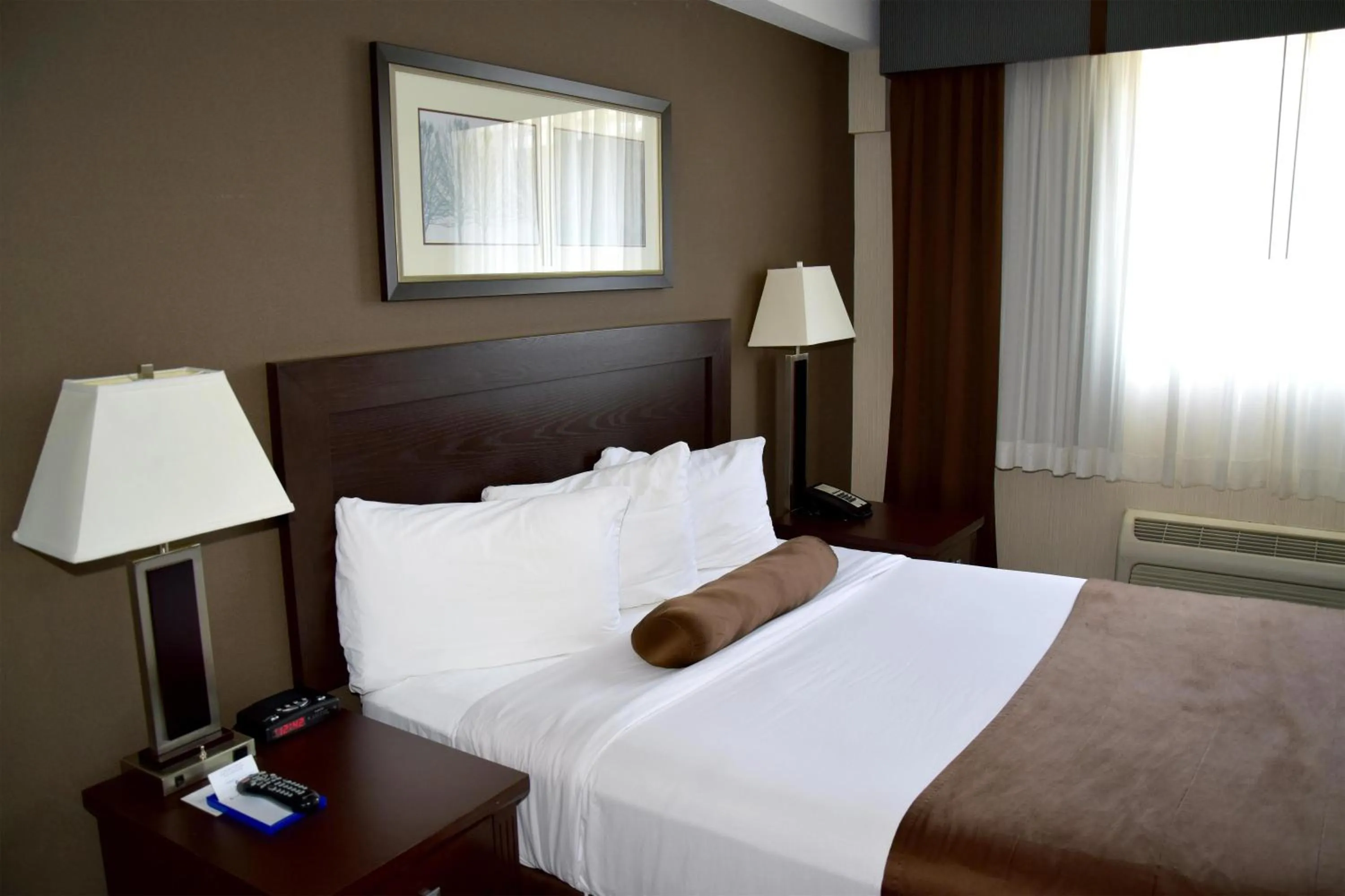 Bedroom, Bed in Coast Lethbridge Hotel & Conference Centre