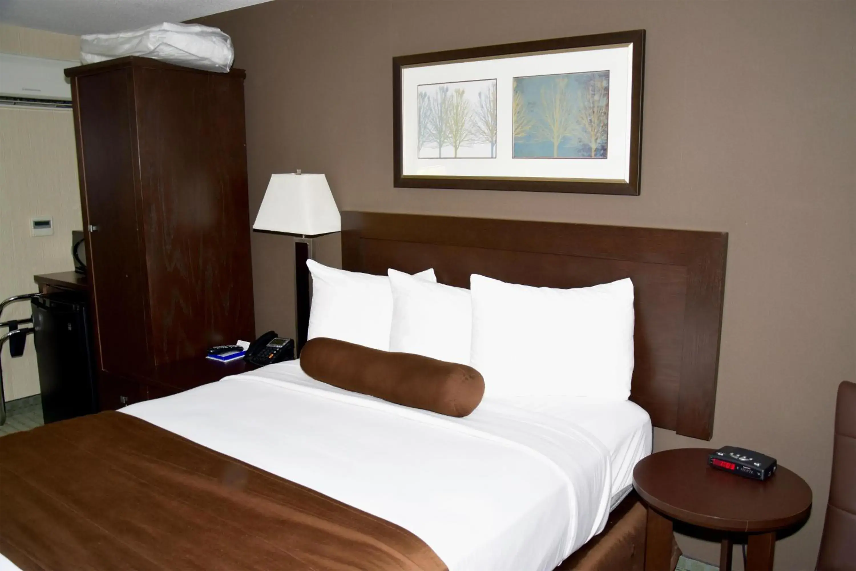 Bedroom, Bed in Coast Lethbridge Hotel & Conference Centre Bedroom, Bed in Coast Lethbridge Hotel & Conference Centre