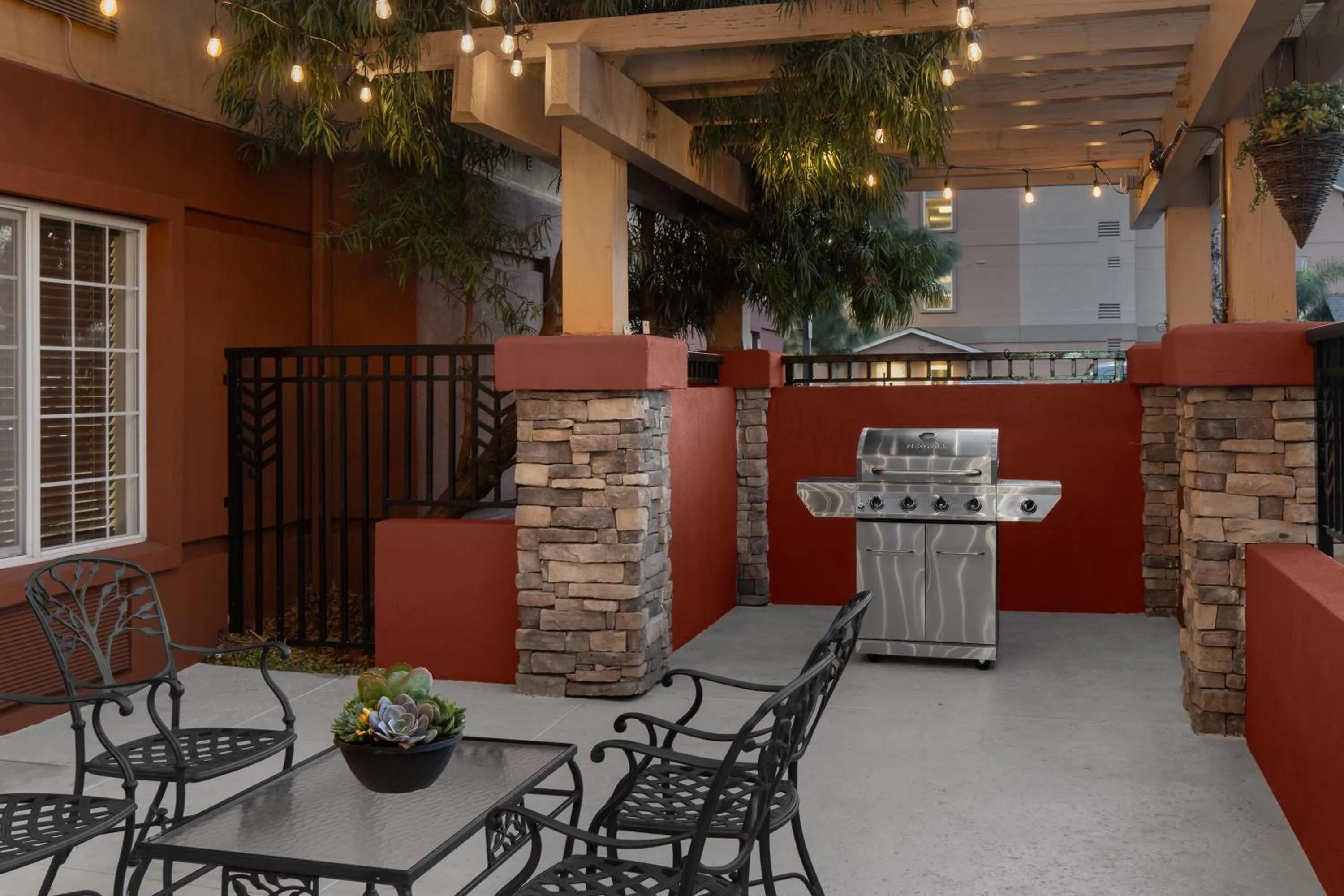 BBQ facilities in Larkspur Landing Extended Stay Suites Folsom
