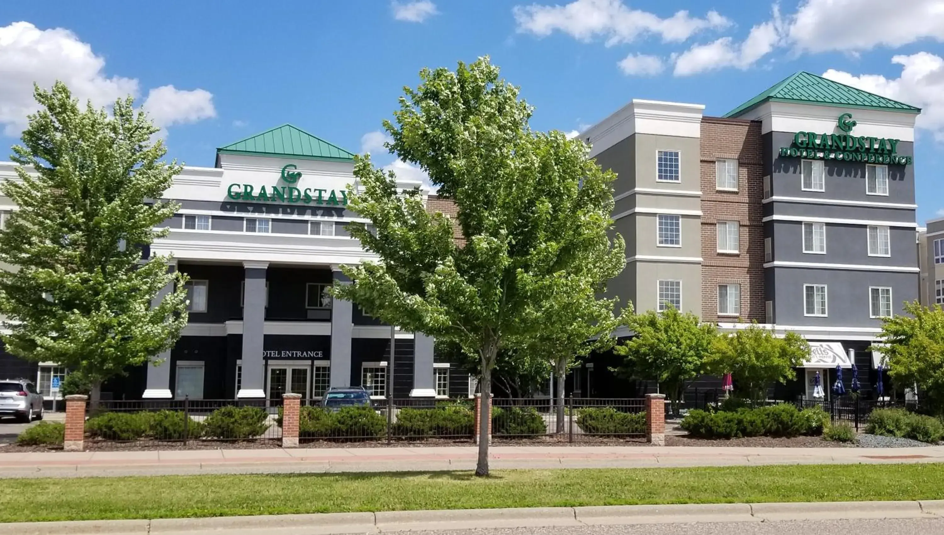Property building in Grandstay Apple Valley Property building in Grandstay Apple Valley