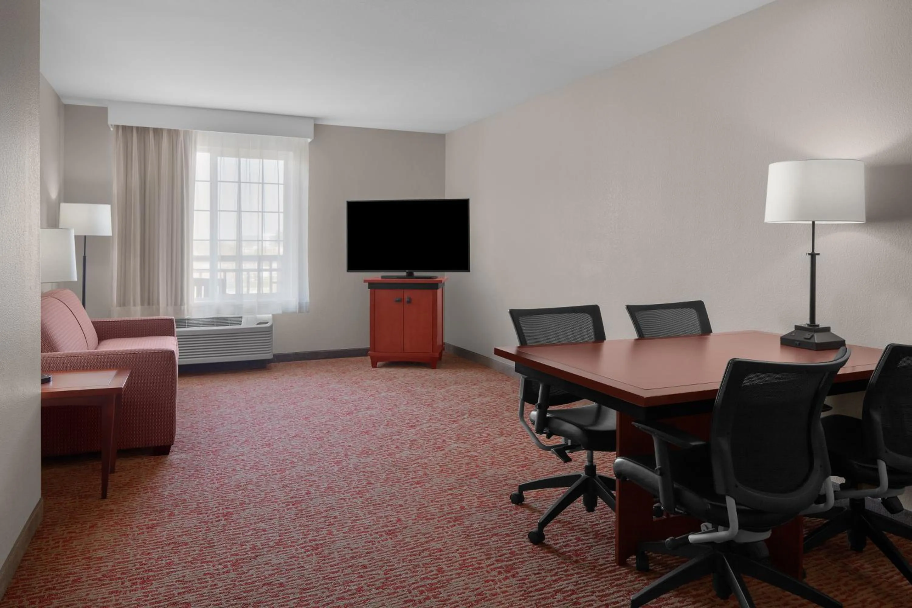 Living room in Larkspur Landing Extended Stay Suites Sunnyvale