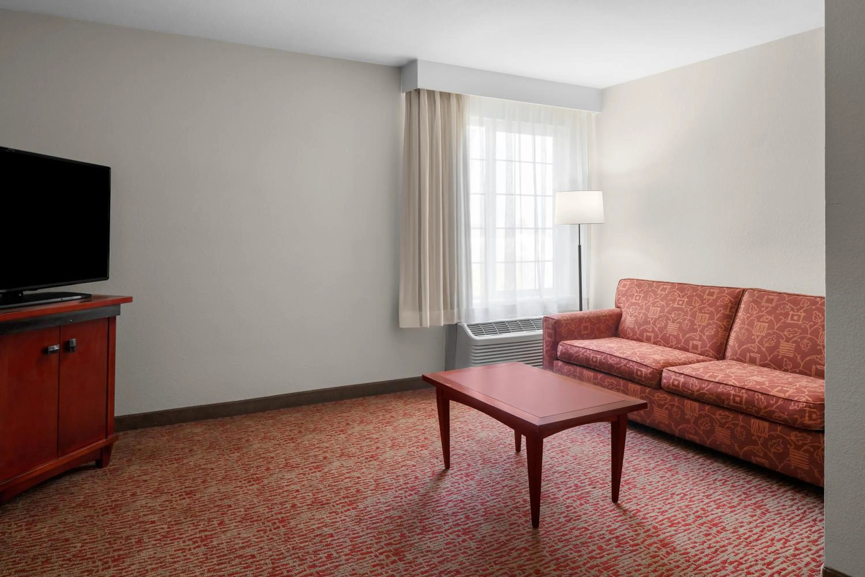 Living room in Larkspur Landing Extended Stay Suites Sunnyvale