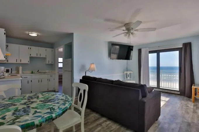 Kitchen or kitchenette in Coastal Waters