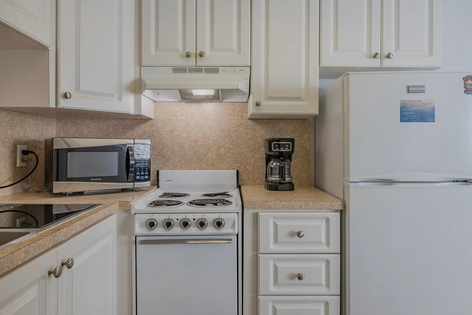 Kitchen or kitchenette in Coastal Waters