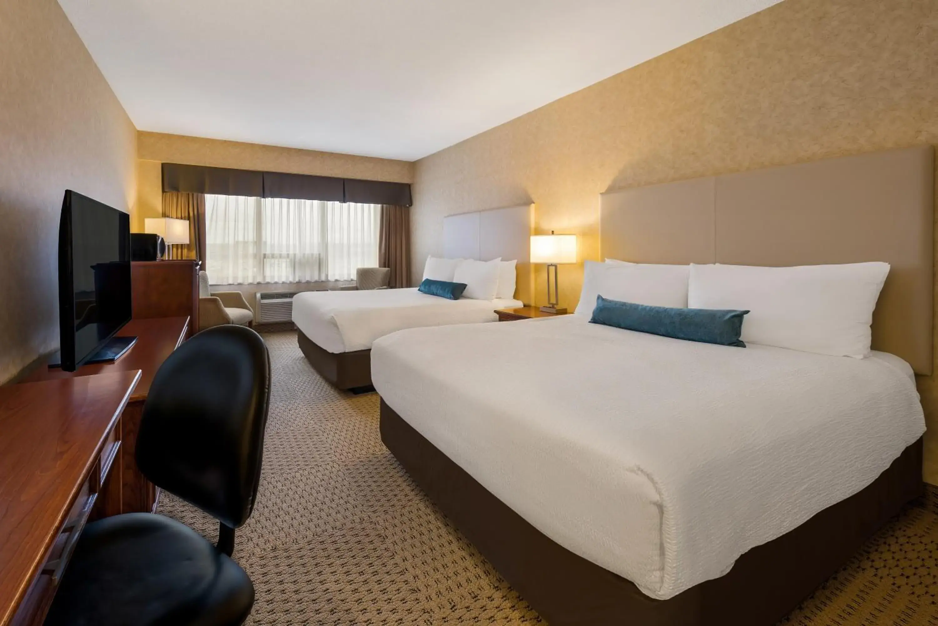 Bed in Best Western Voyageur Place Hotel Bed in Best Western Voyageur Place Hotel