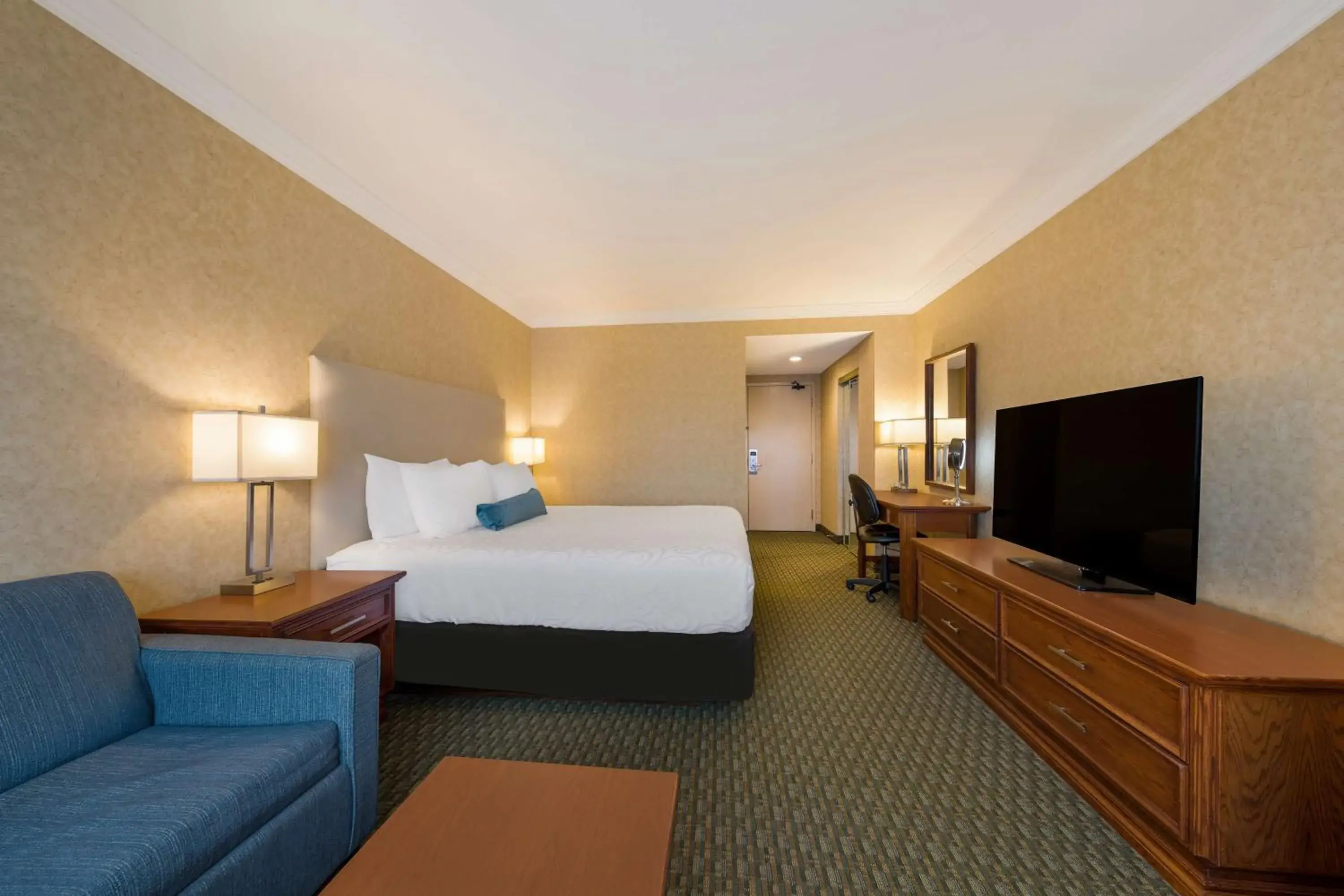 King Room with Sofa Bed - Non-Smoking in Best Western Voyageur Place Hotel King Room with Sofa Bed - Non-Smoking in Best Western Voyageur Place Hotel