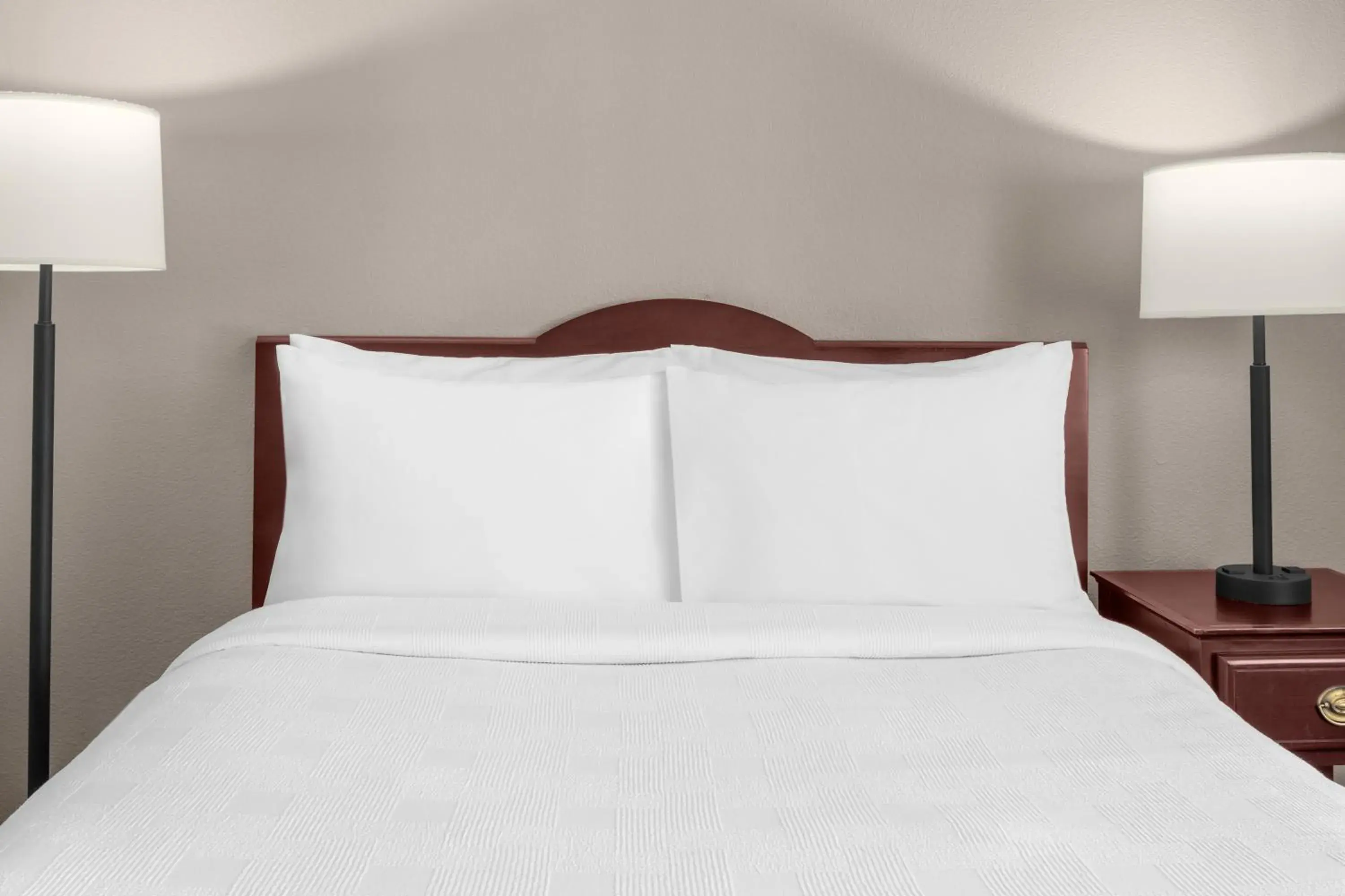 Bed in Larkspur Landing Extended Stay Suites Milpitas Bed in Larkspur Landing Extended Stay Suites Milpitas