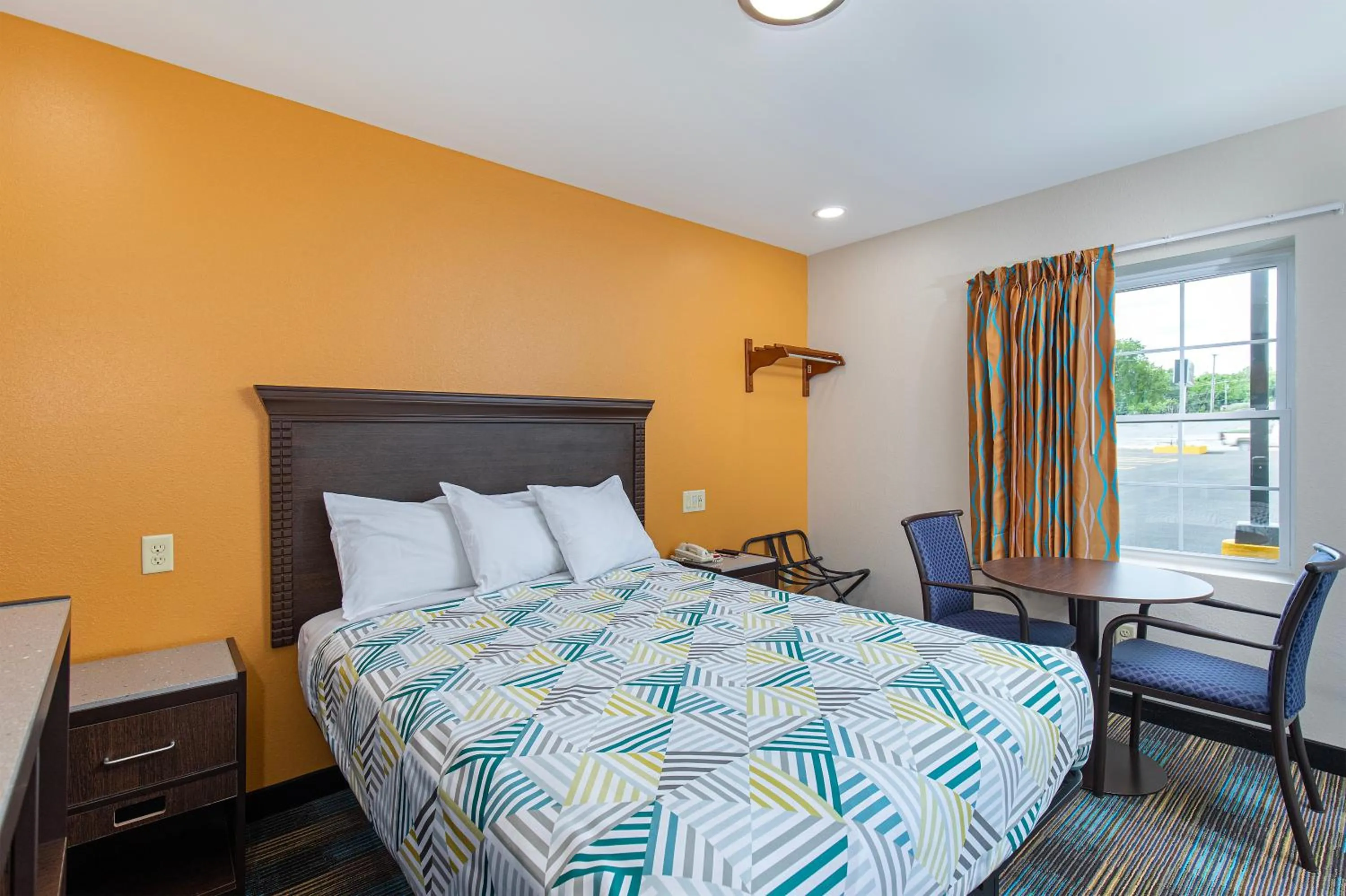 Bed in Cardinal Motel Bowling Green