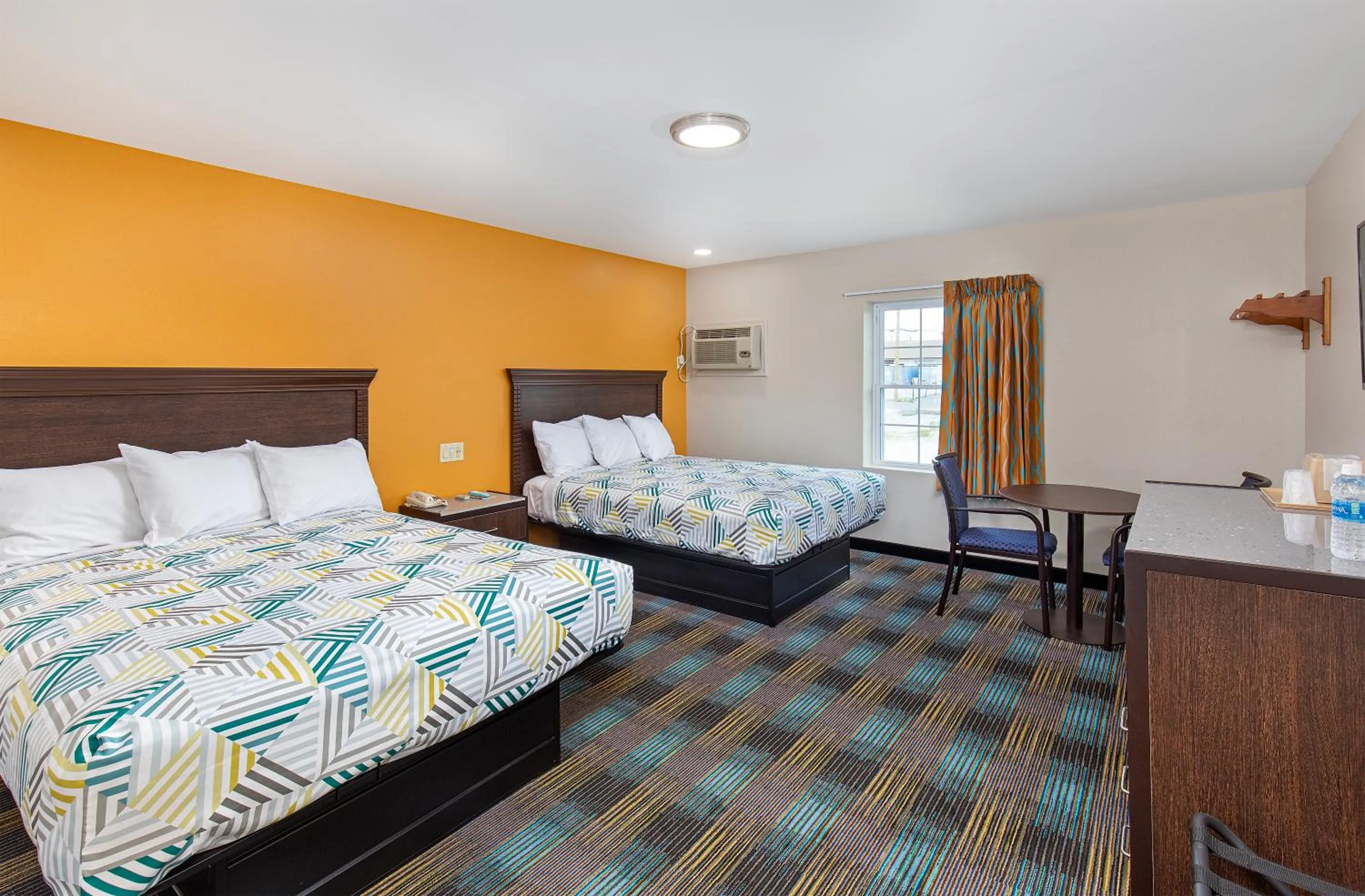 Bed in Cardinal Motel Bowling Green