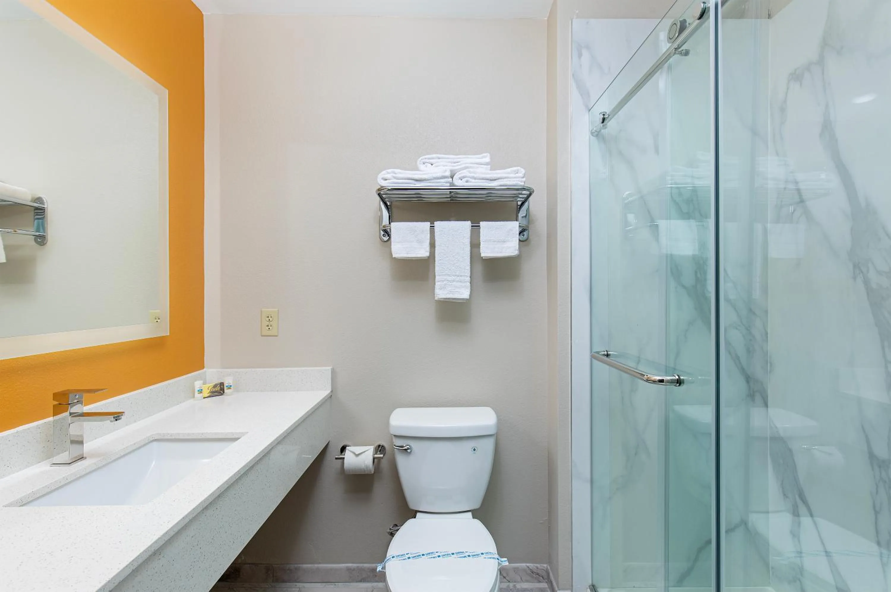 Shower in Cardinal Motel Bowling Green