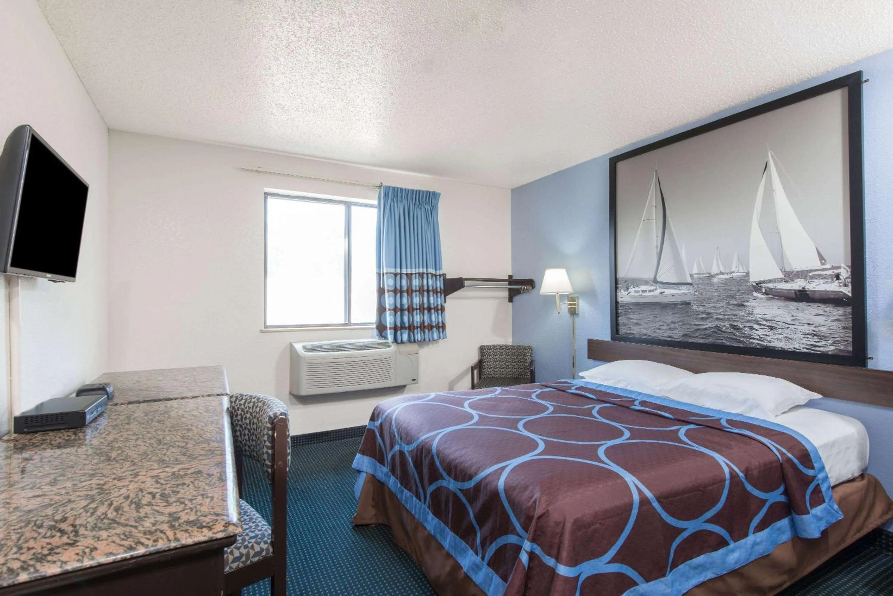 Photo of the whole room, Bed in Super 8 by Wyndham New Castle