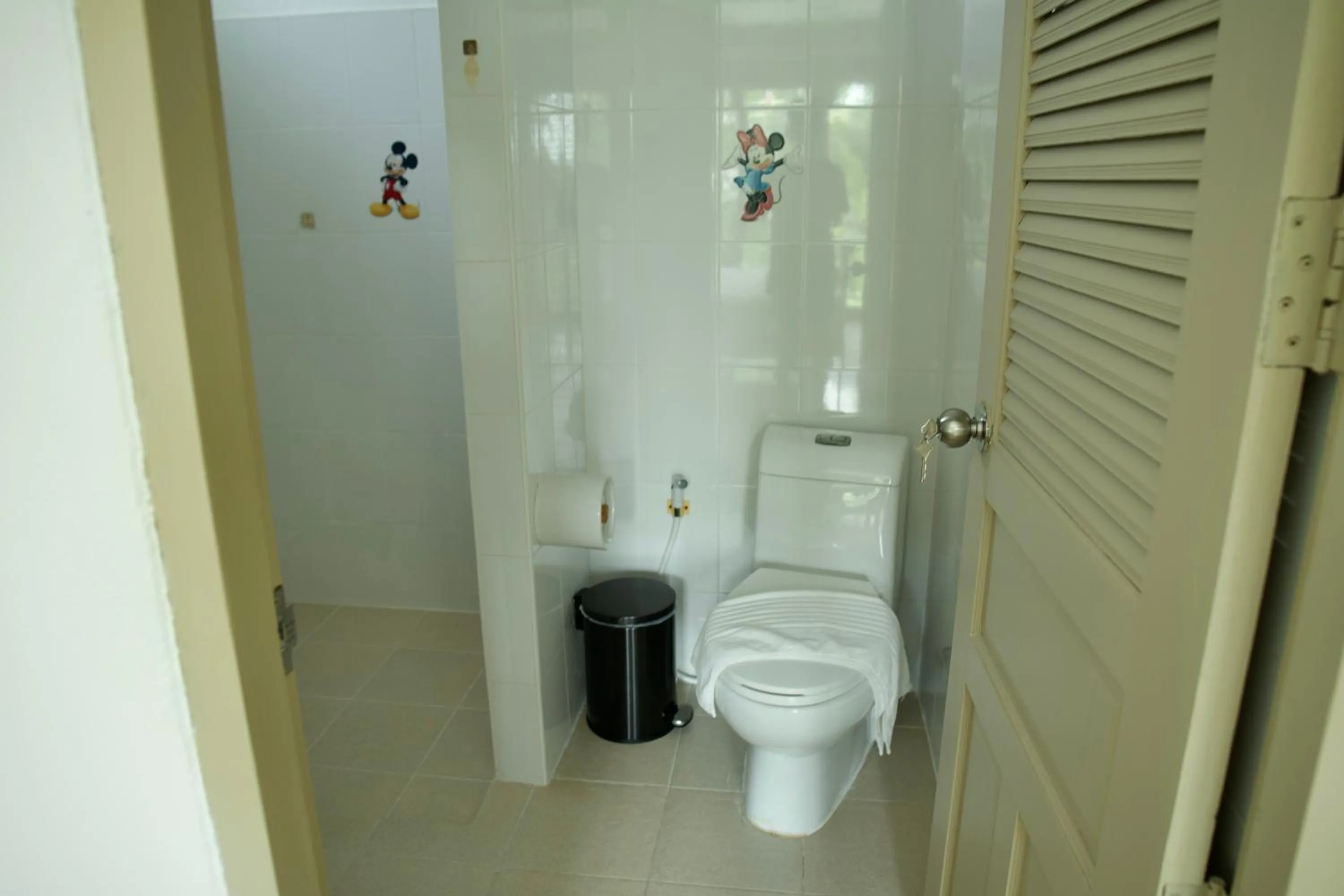 Toilet in Ampha Place Hotel
