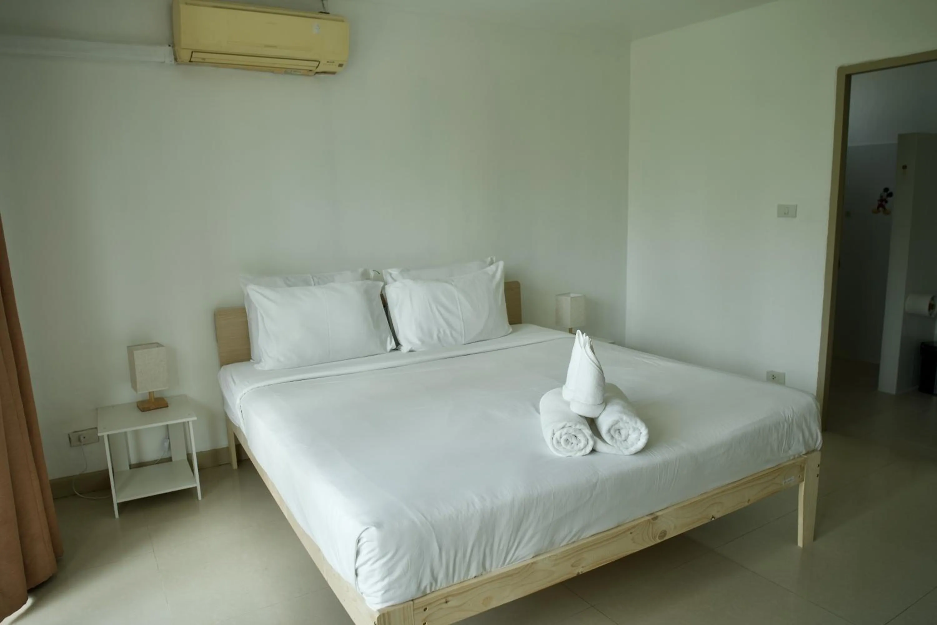Bed in Ampha Place Hotel
