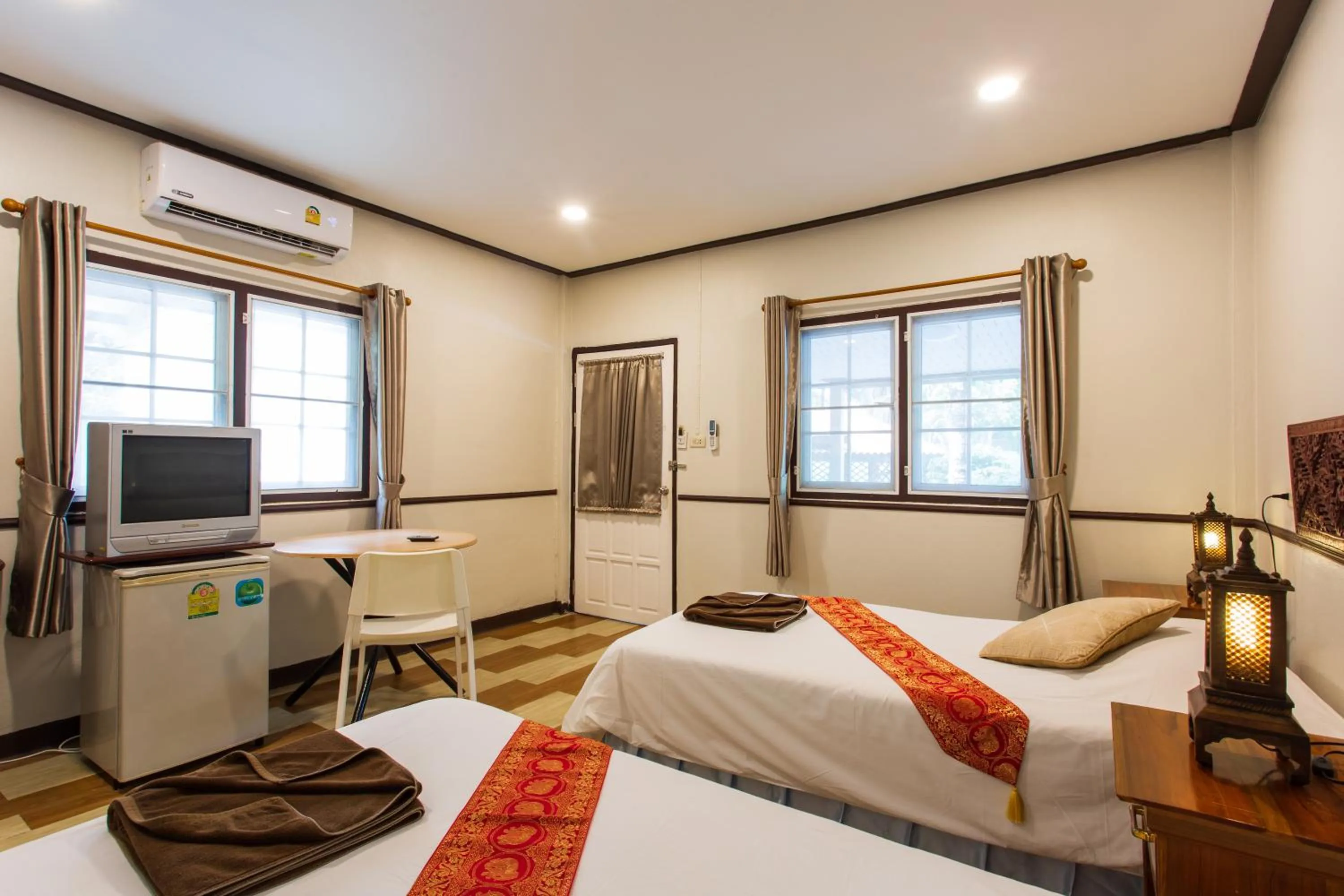 Bedroom, Bed in Harry's Bungalows