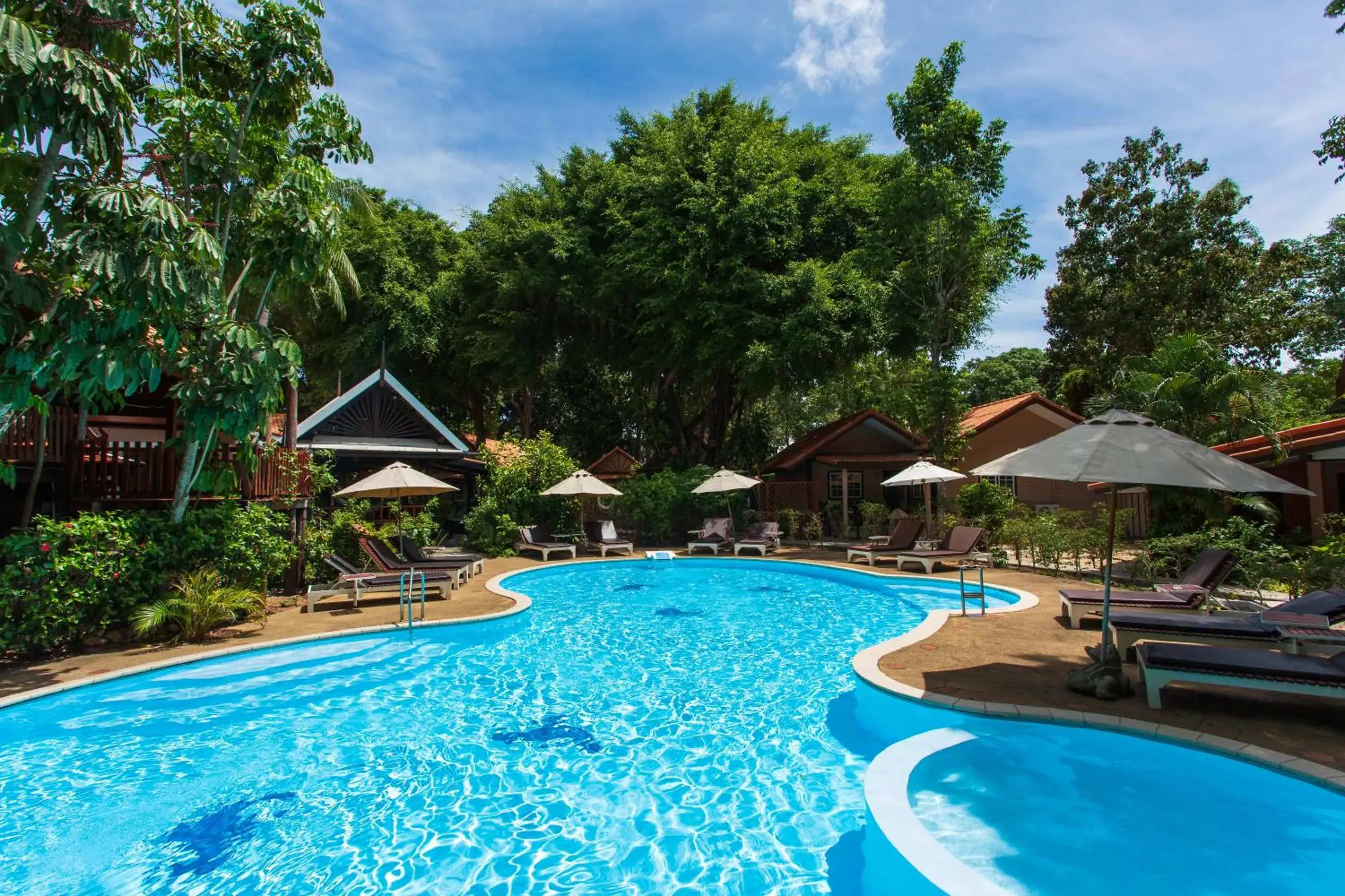 Pool view in Harry's Bungalows Pool view in Harry's Bungalows