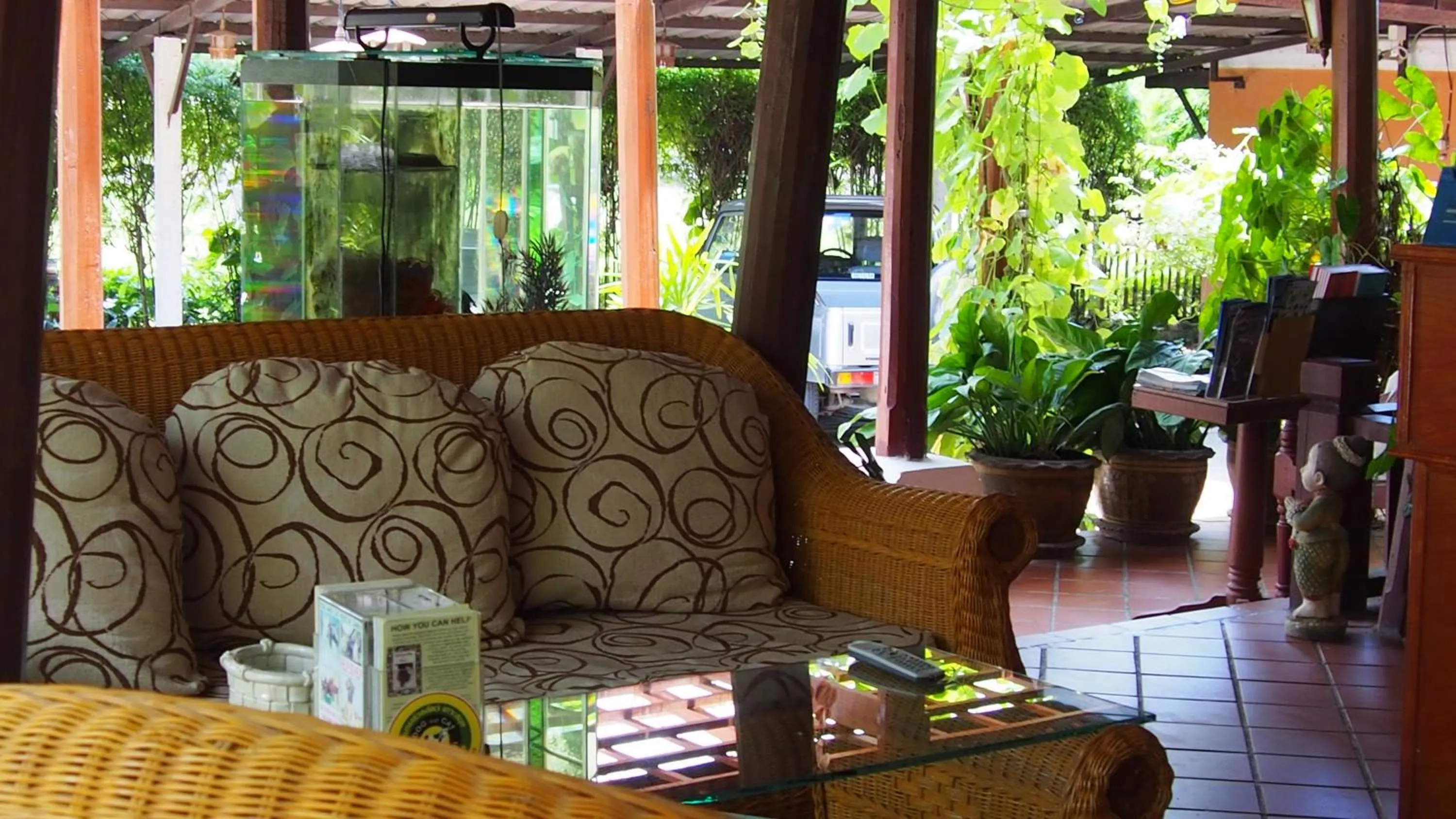 Area and facilities in Harry's Bungalows