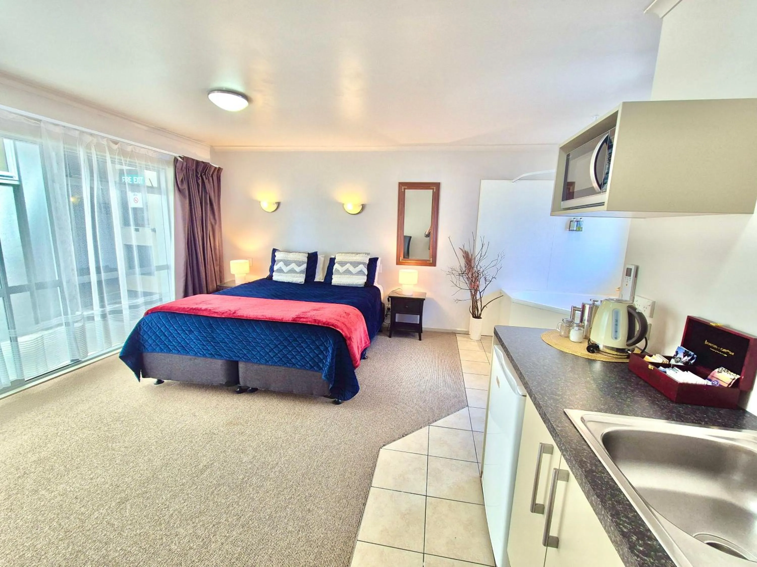 Bed in Absolute Lake View Motel