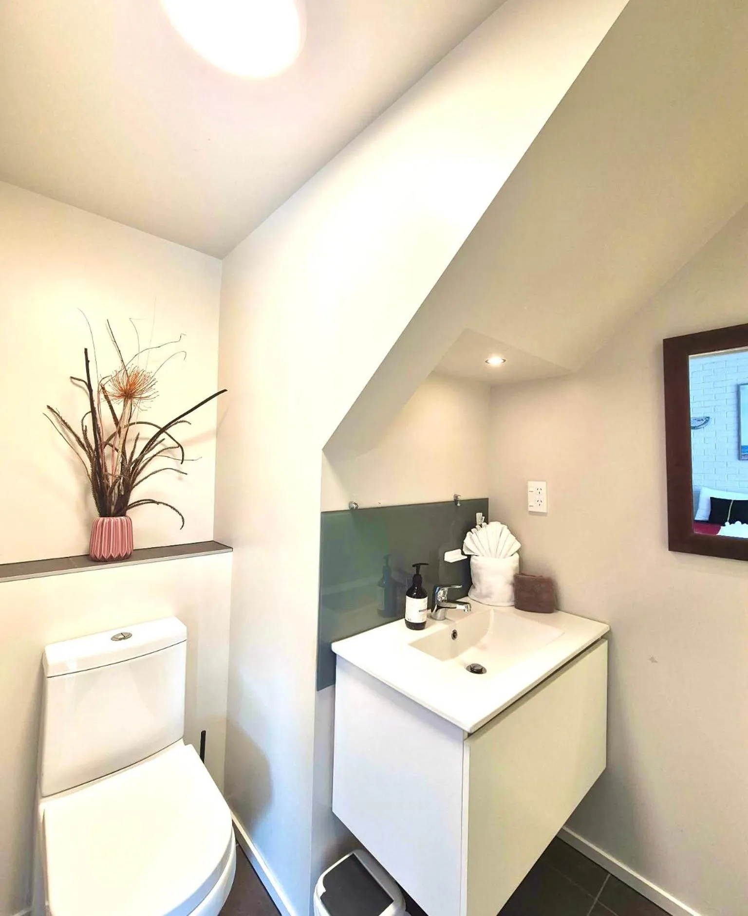 Absolute Lake View Motel