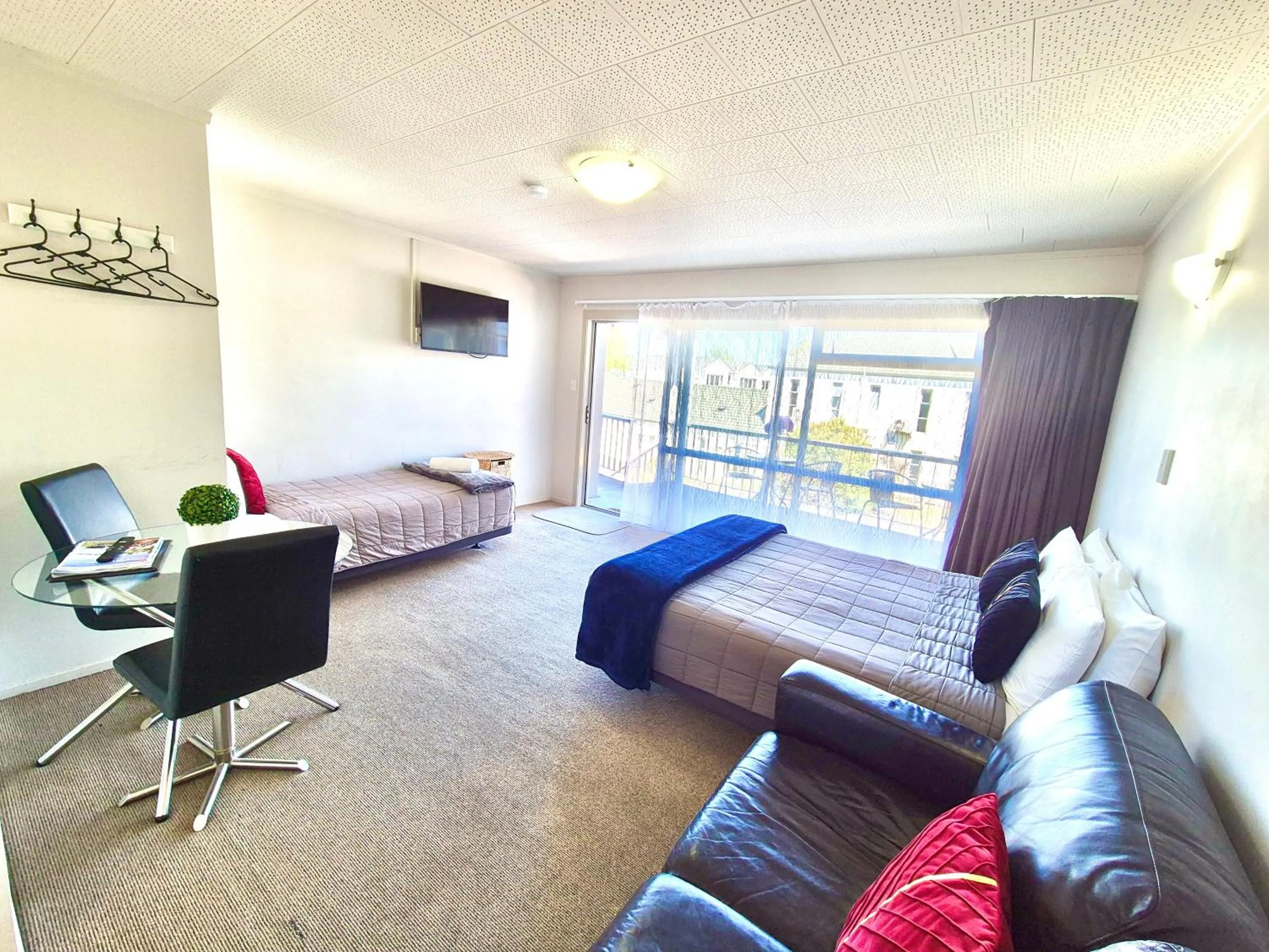 Absolute Lake View Motel