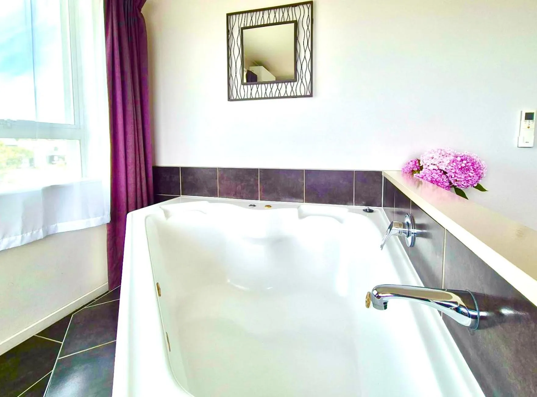 Absolute Lake View Motel