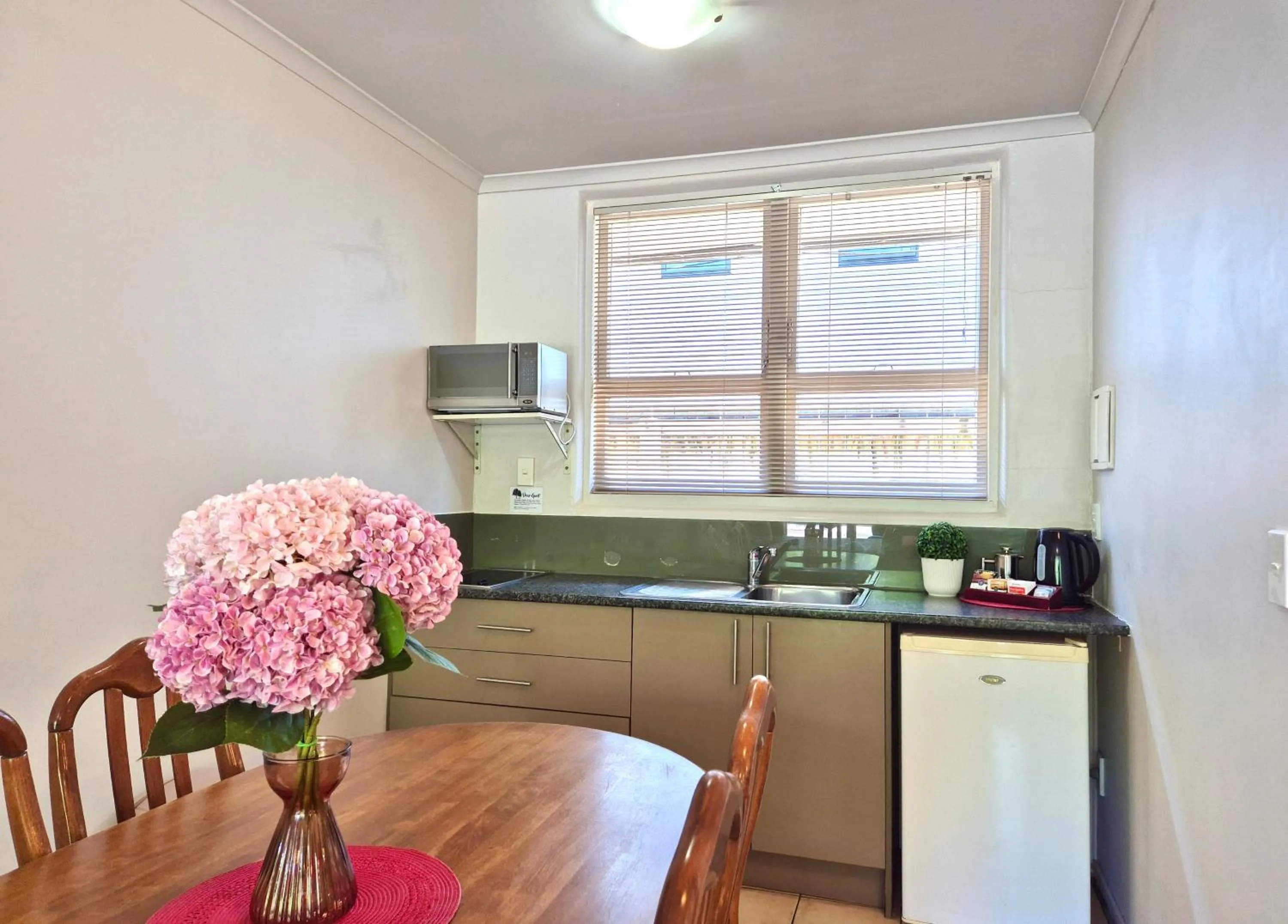 Absolute Lake View Motel