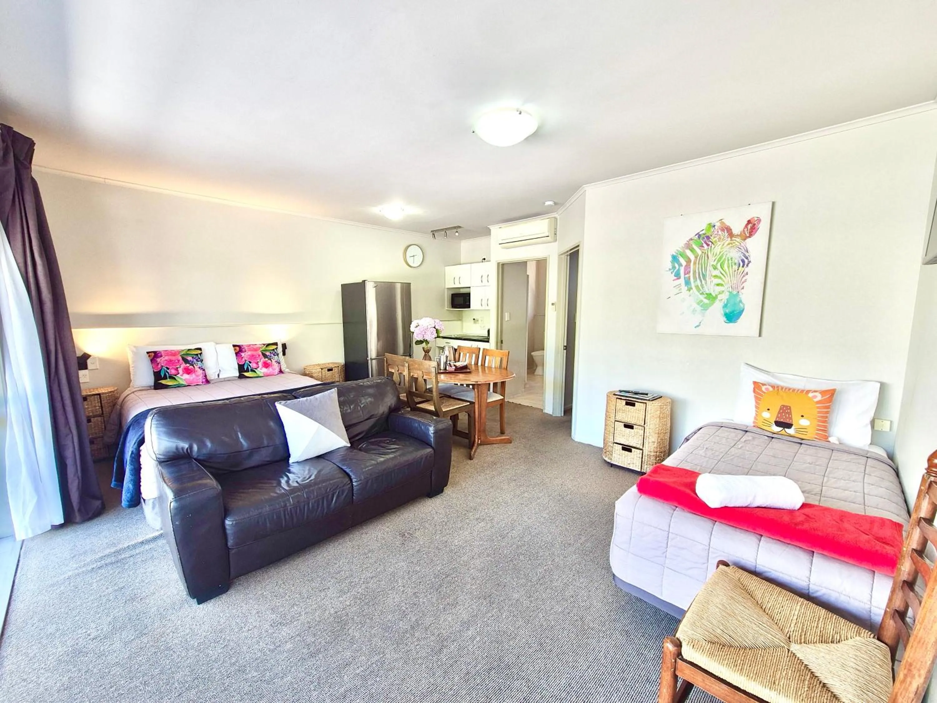 Absolute Lake View Motel