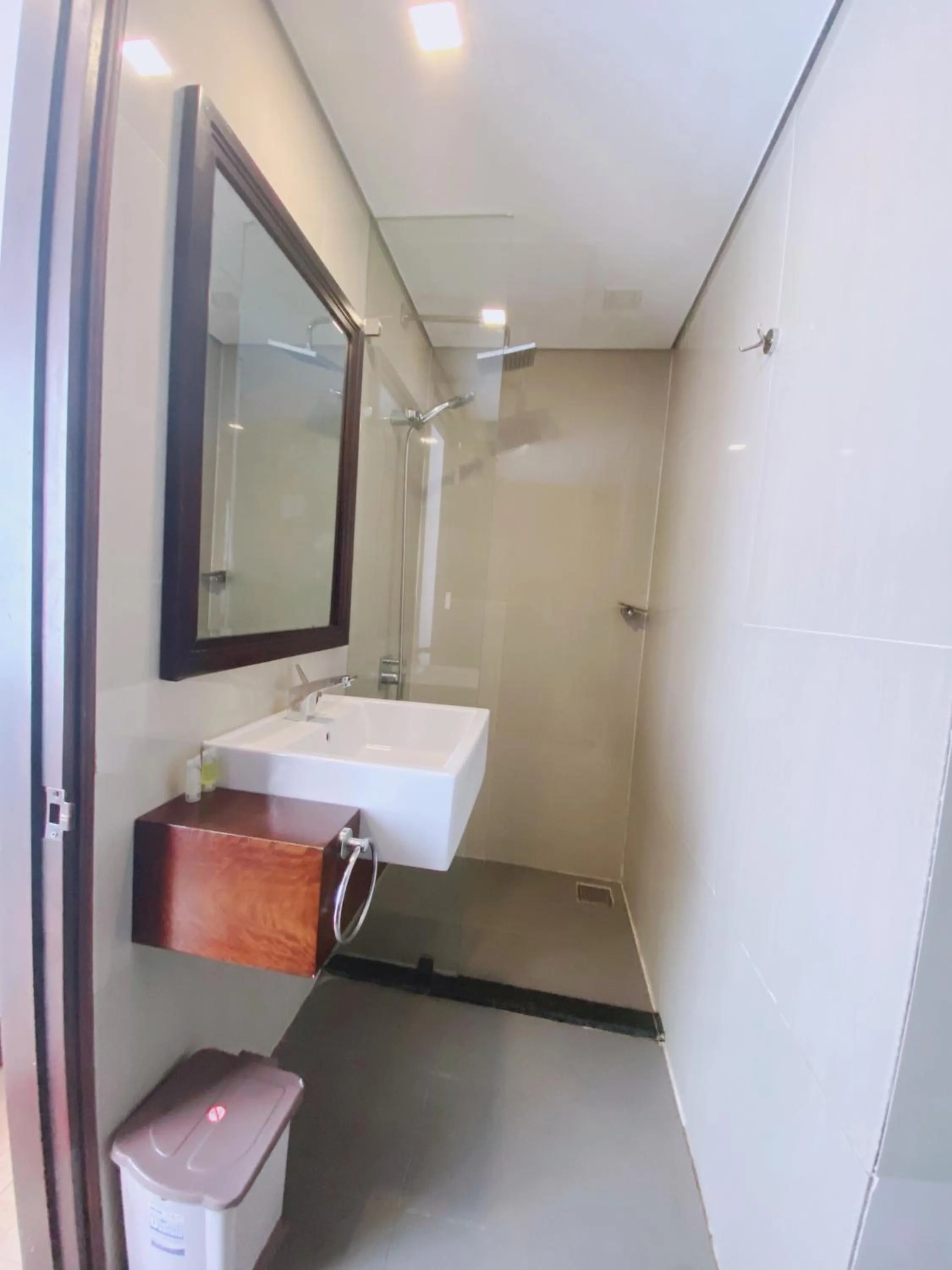 Toilet in Zenta Sea View Hotel