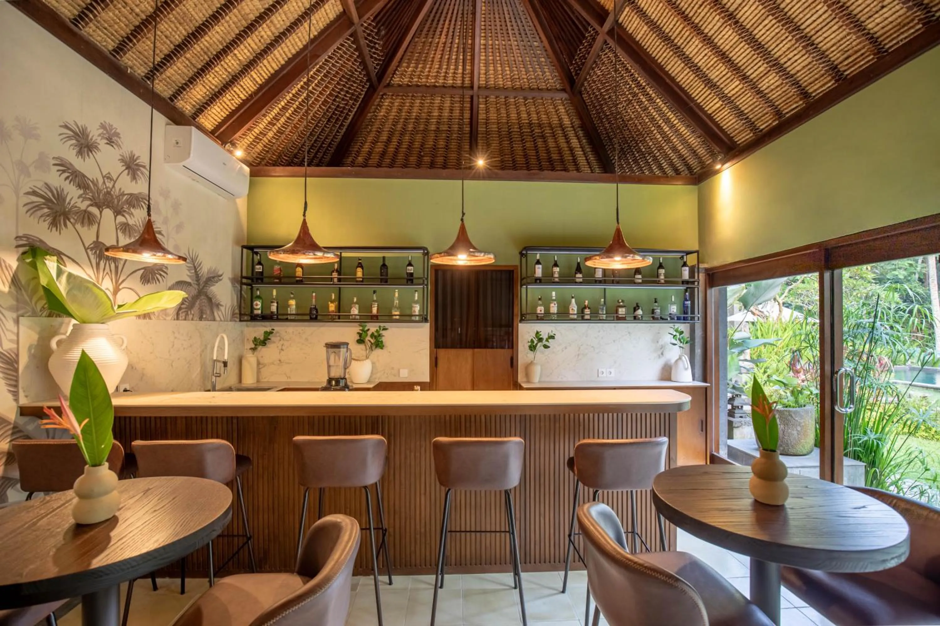 Restaurant/places to eat in Suara Air Luxury Villa Ubud