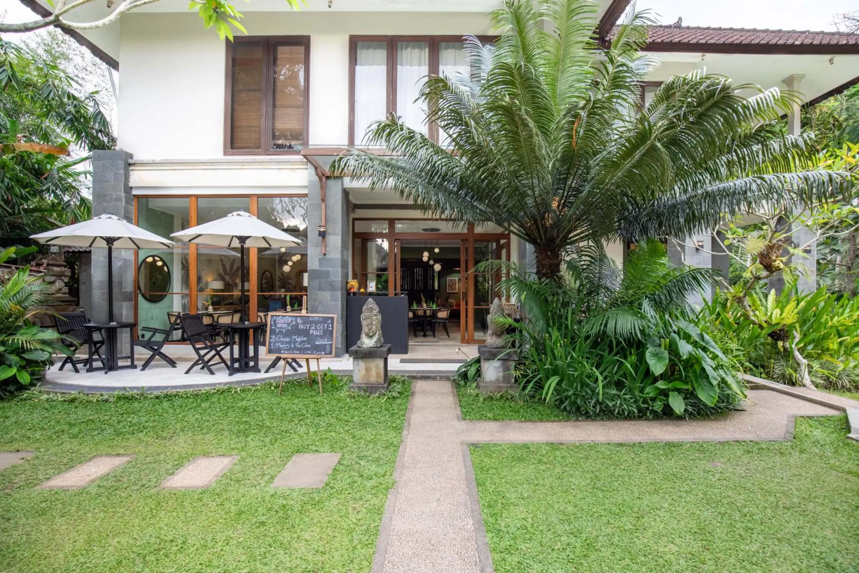 Restaurant/places to eat in Suara Air Luxury Villa Ubud Restaurant/places to eat in Suara Air Luxury Villa Ubud