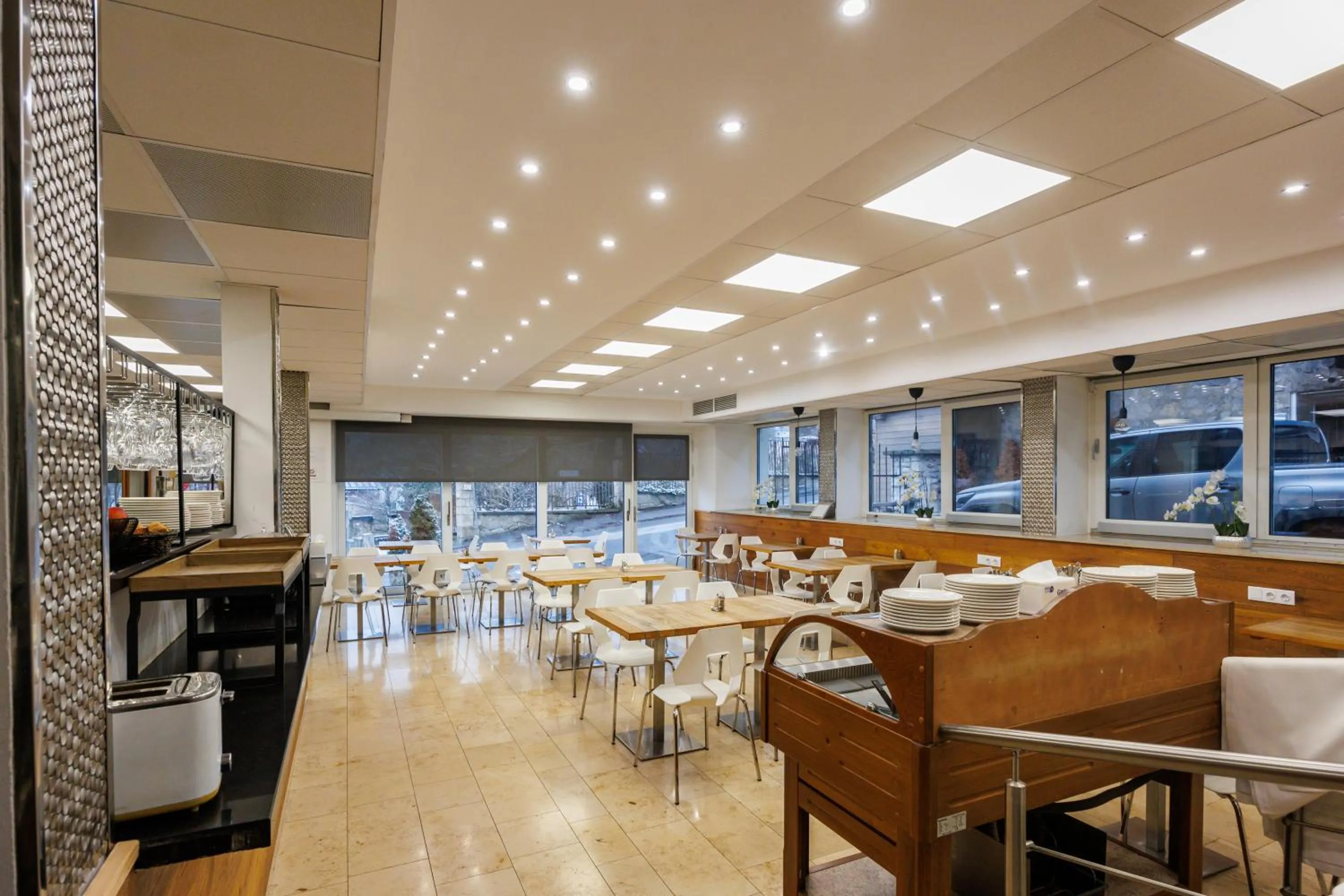 Restaurant/places to eat in Bástya Konferencia és Wellness Hotel