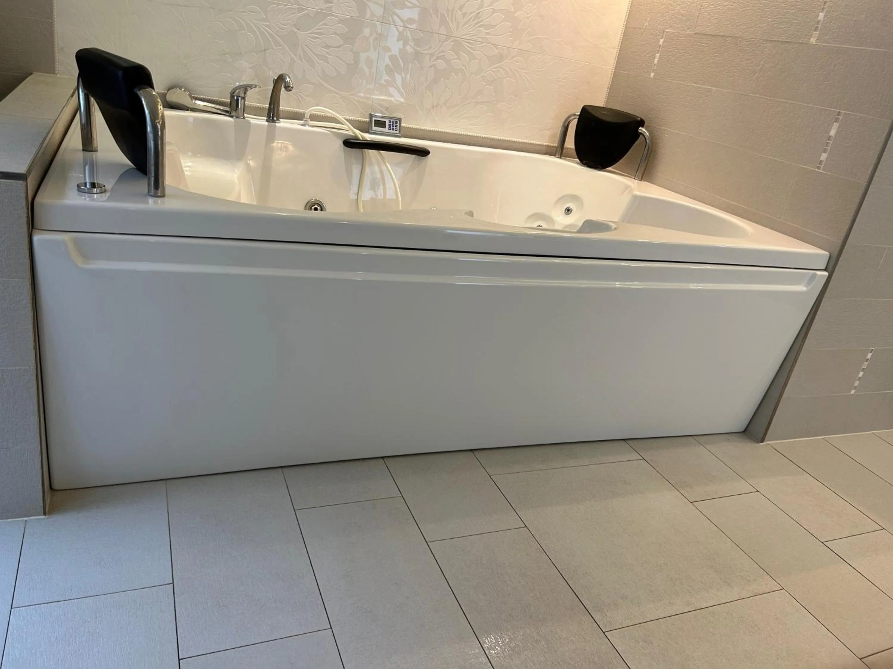 Hot Tub in Bástya Konferencia és Wellness Hotel