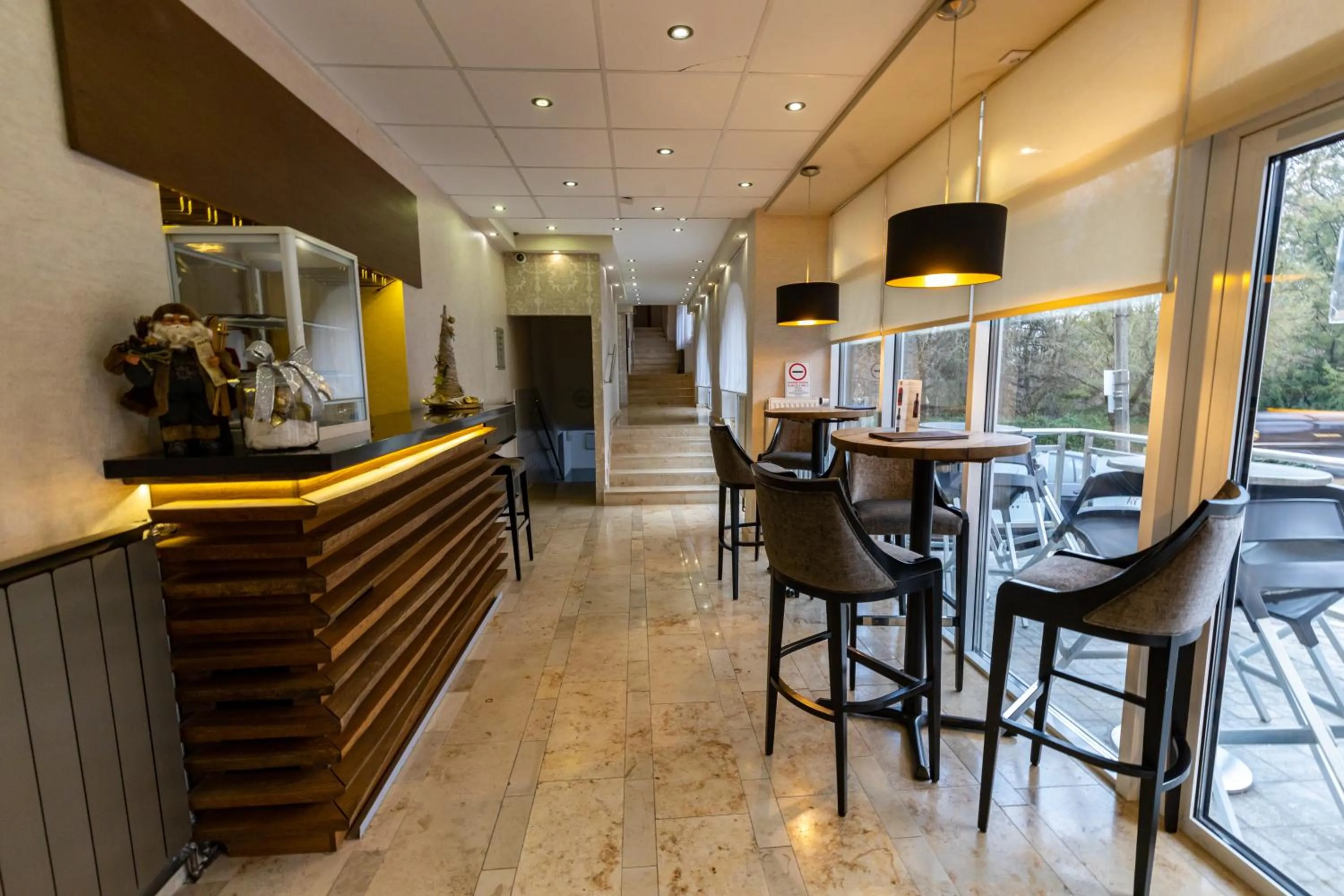 Lounge or bar in Bástya Konferencia és Wellness Hotel