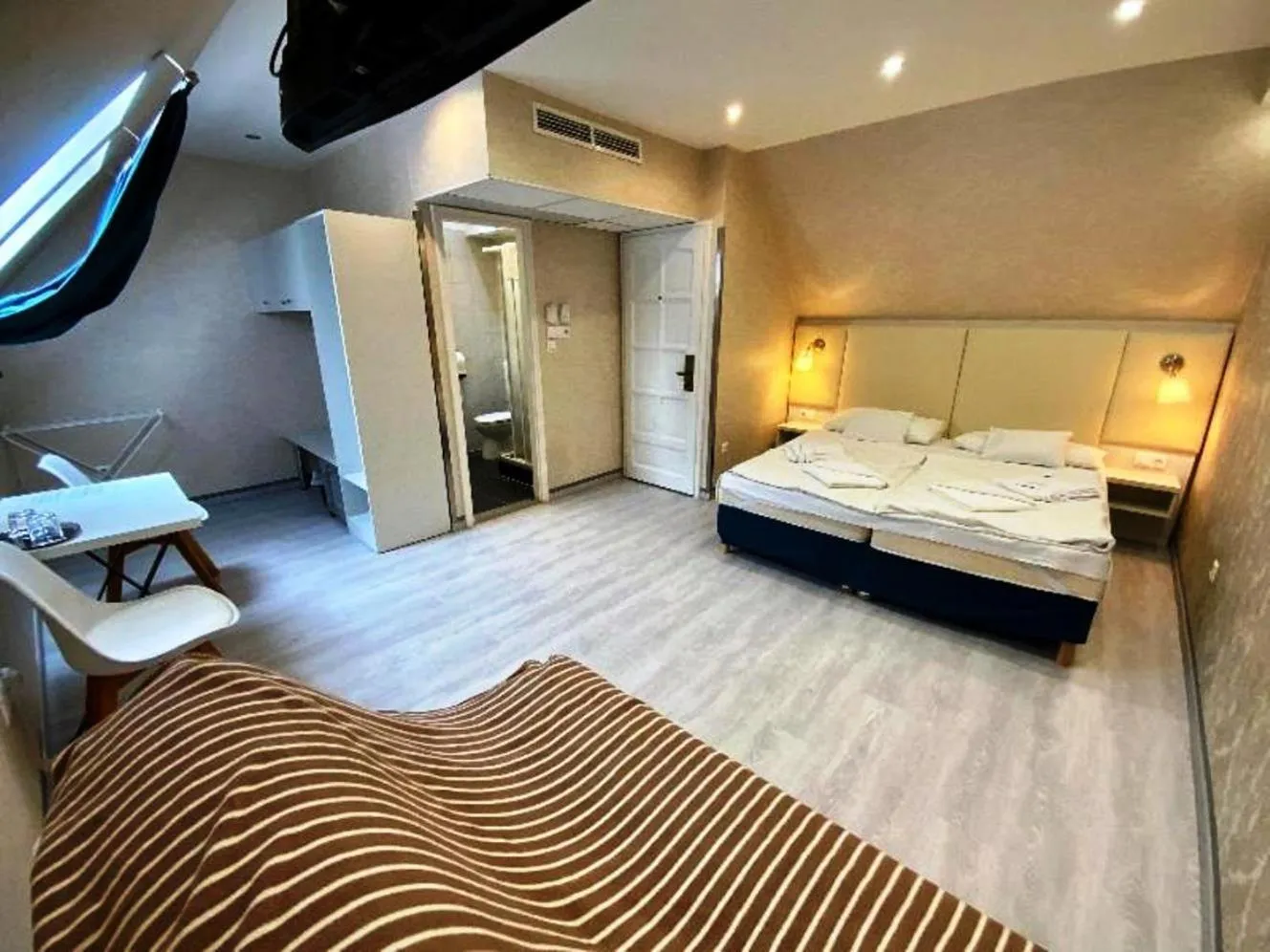 Photo of the whole room, Bed in Bástya Konferencia és Wellness Hotel