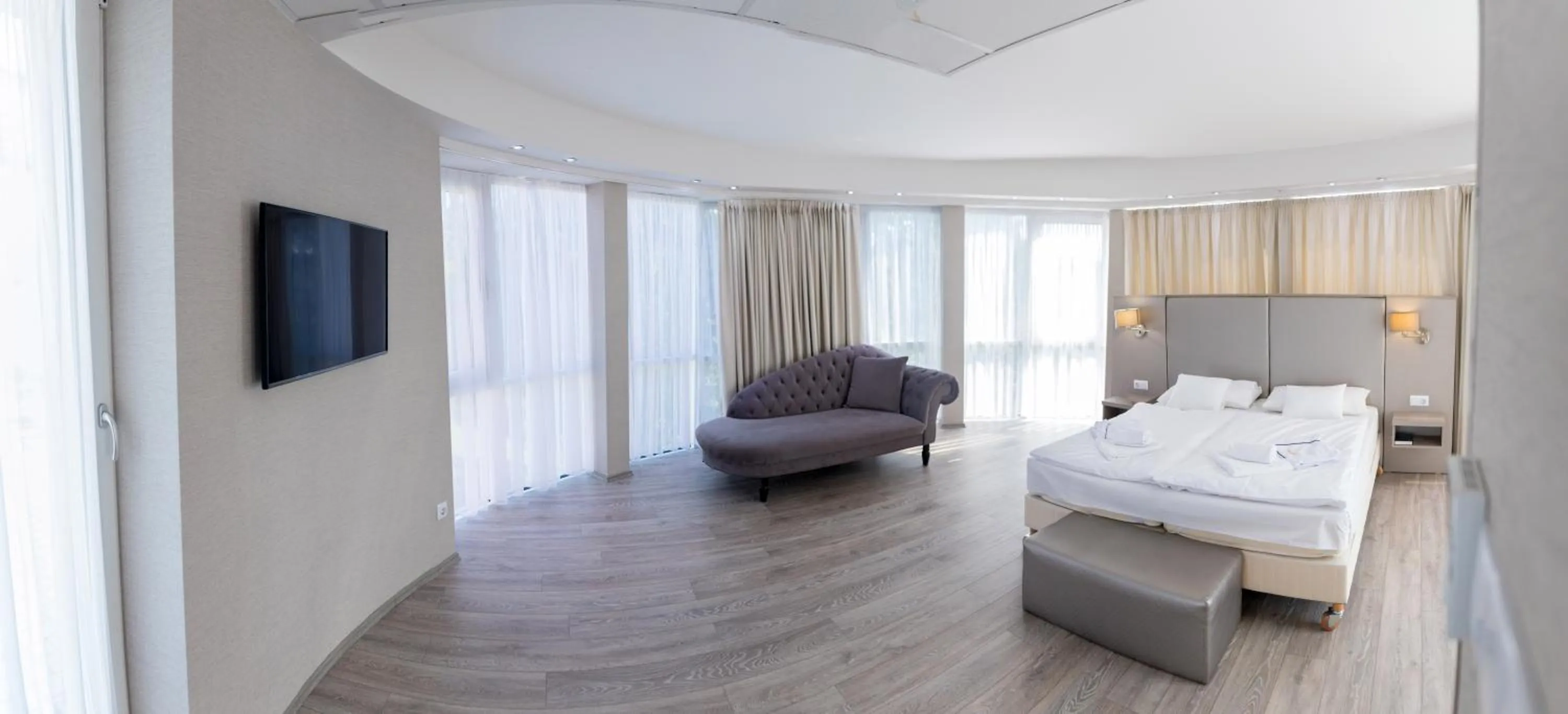 Photo of the whole room, Bed in Bástya Konferencia és Wellness Hotel