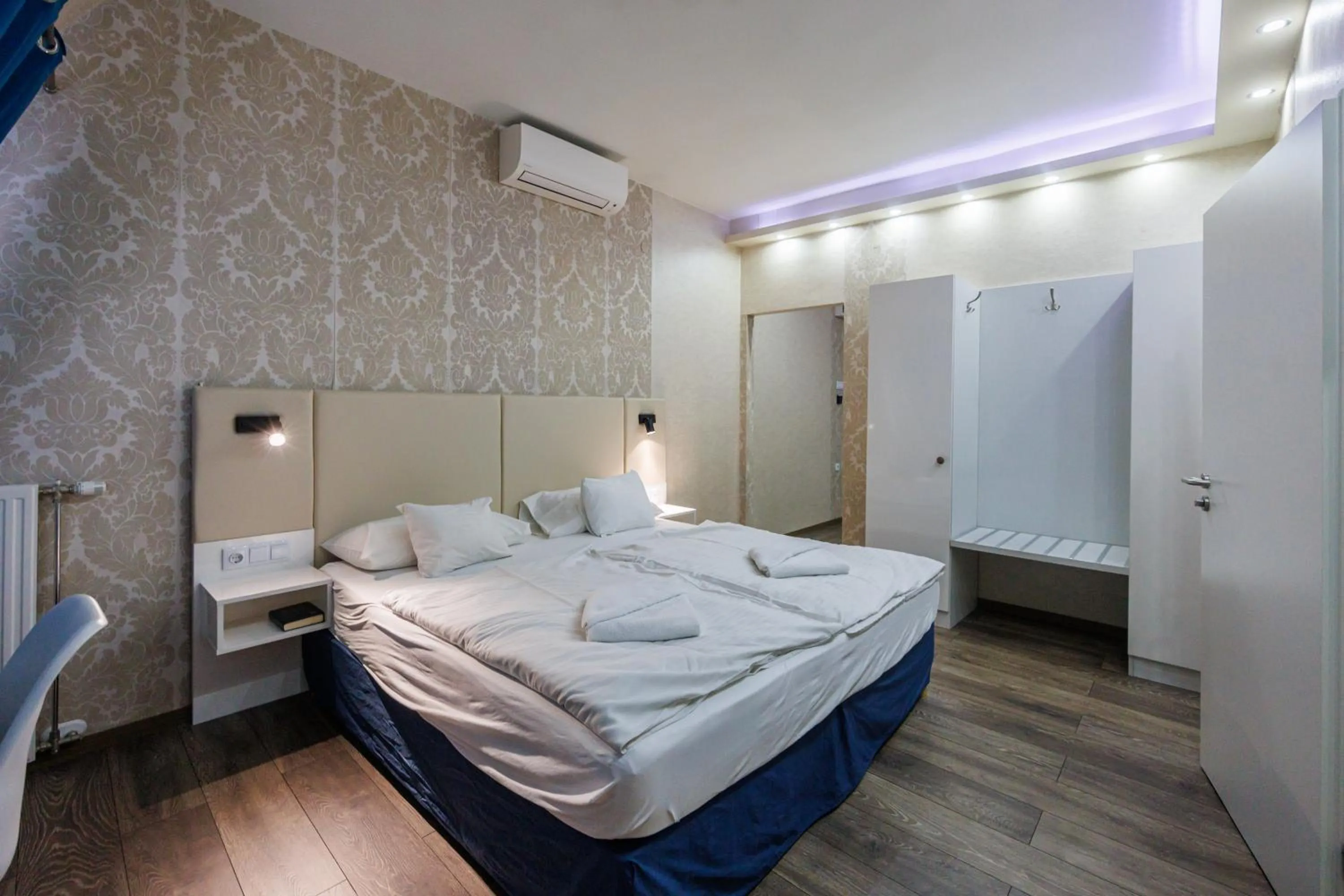 Photo of the whole room, Bed in Bástya Konferencia és Wellness Hotel