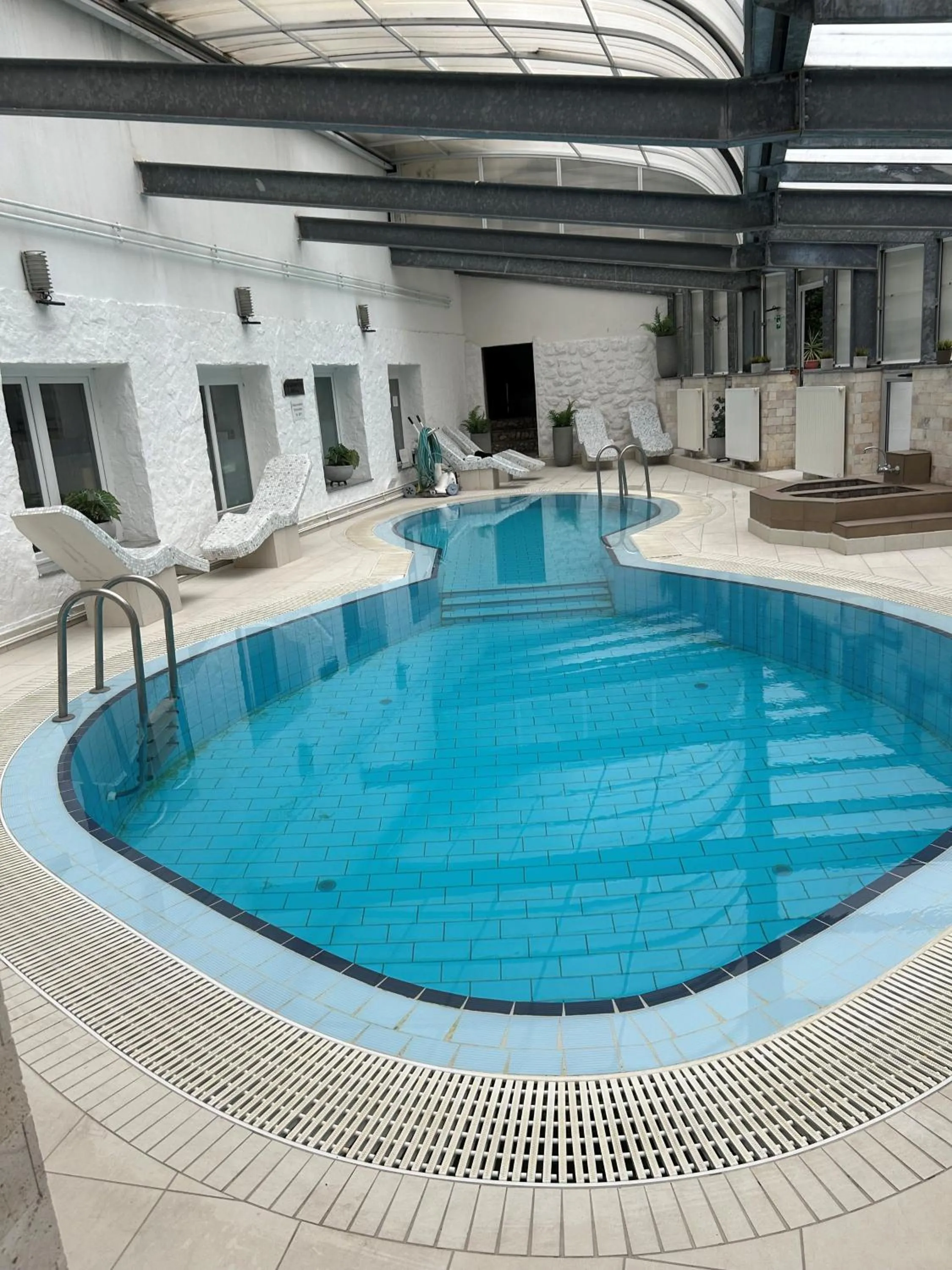 Swimming pool in Bástya Konferencia és Wellness Hotel