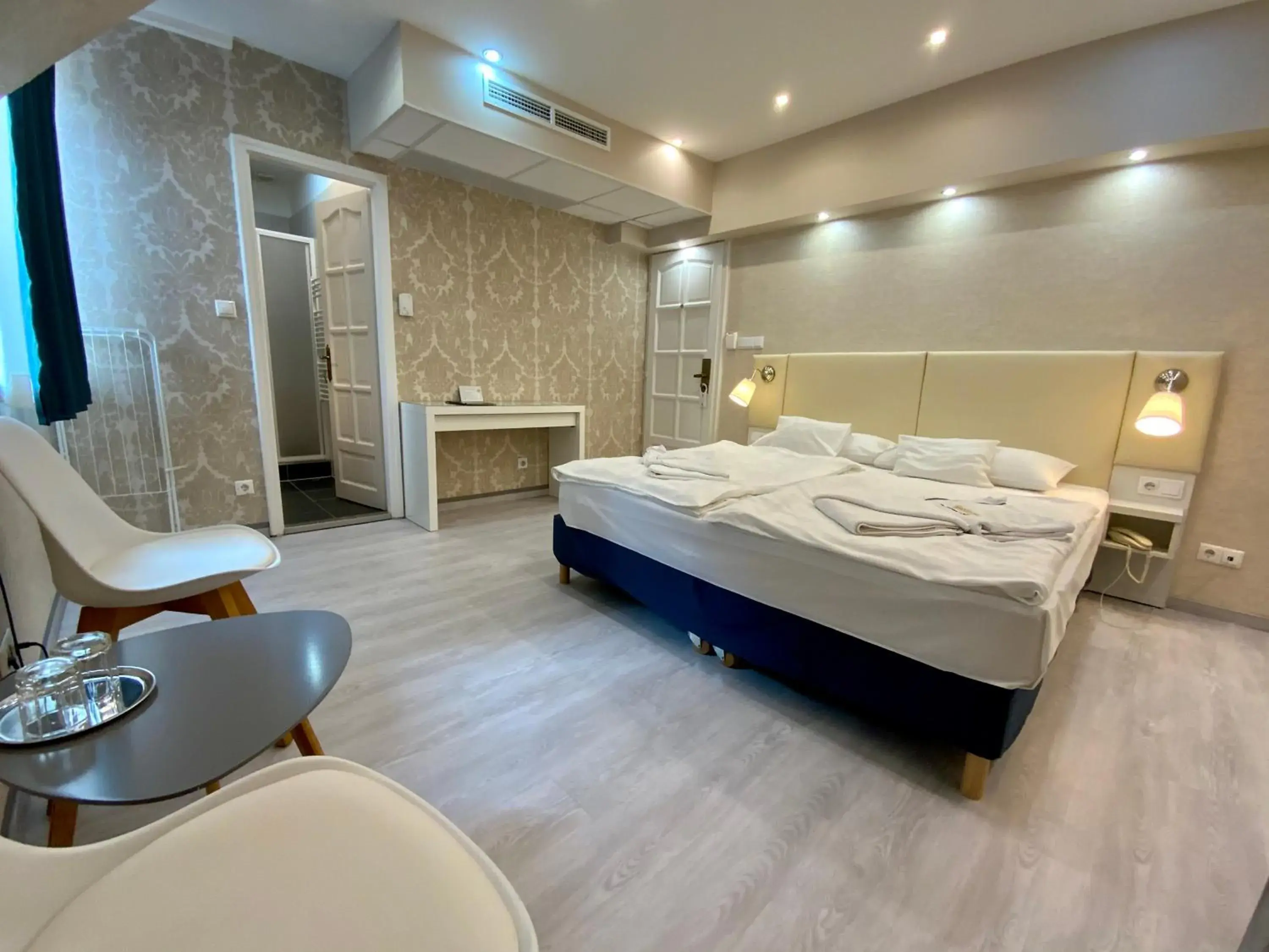 Photo of the whole room, Bed in Bástya Konferencia és Wellness Hotel Photo of the whole room, Bed in Bástya Konferencia és Wellness Hotel