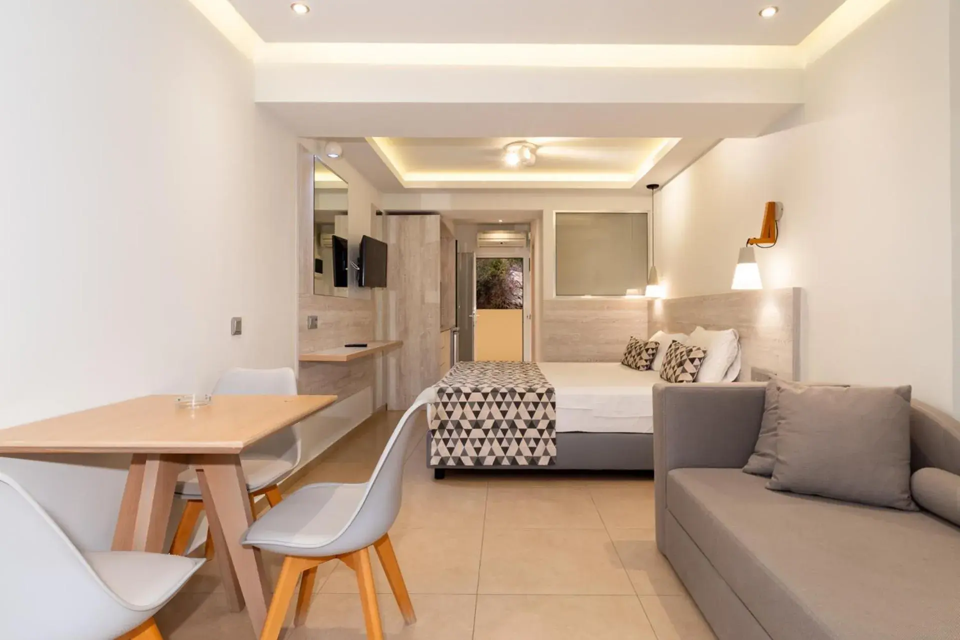 TV and multimedia in Elpis Studio Apartments TV and multimedia in Elpis Studio Apartments