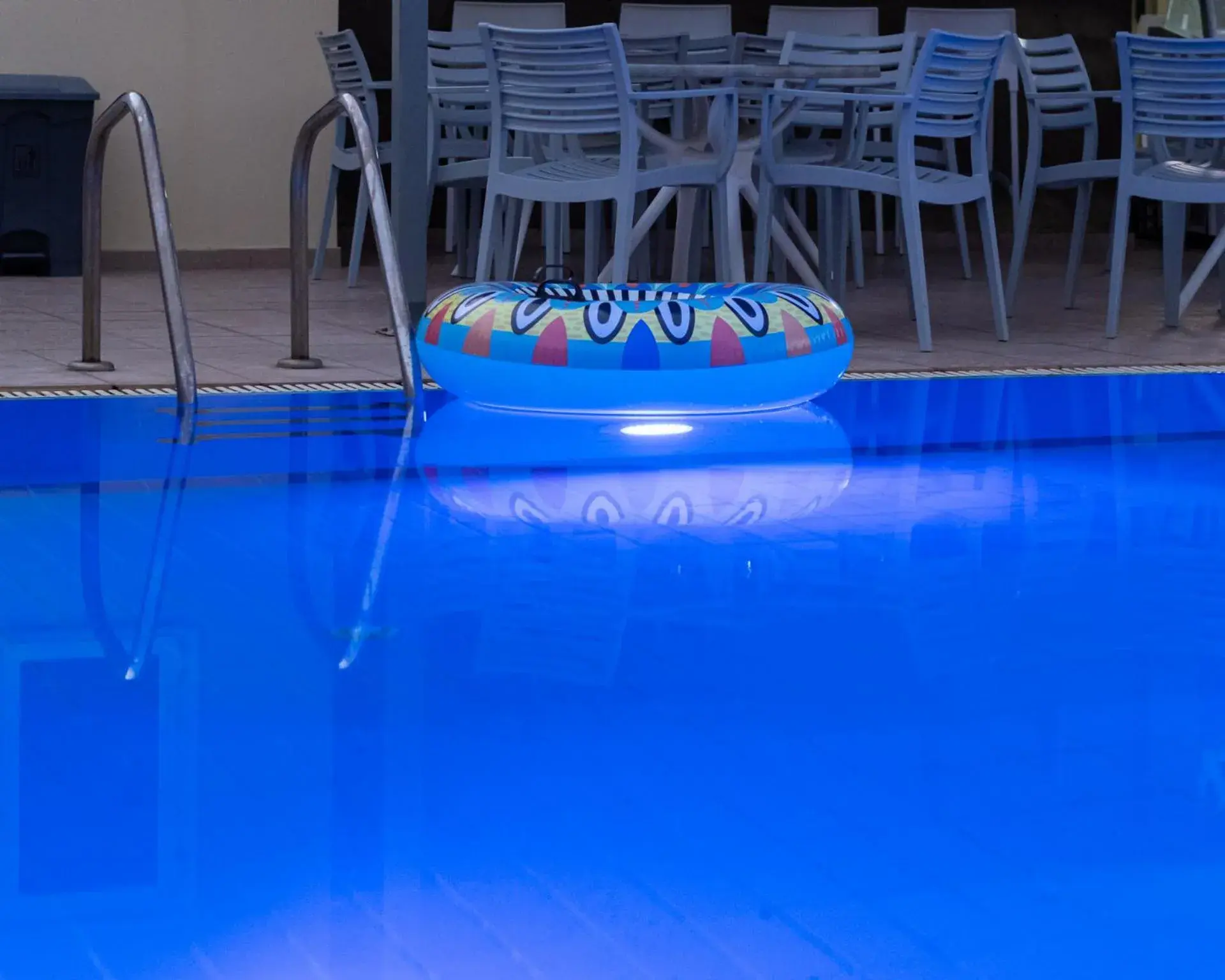 Property building in Elpis Studio Apartments Property building in Elpis Studio Apartments