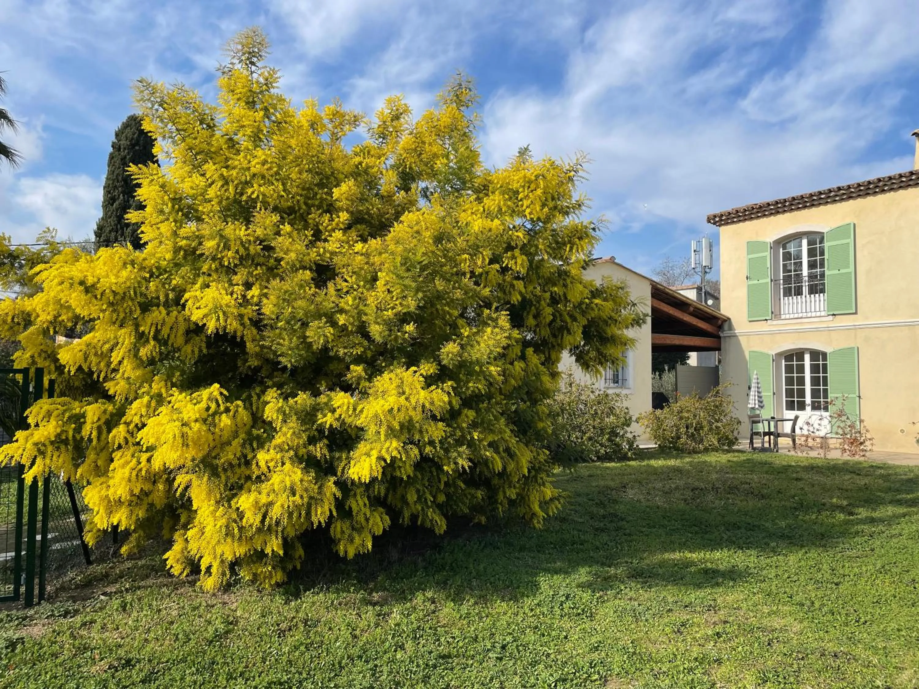 Property building in Chambre d'hôtes "La Bastide des Eucalyptus"