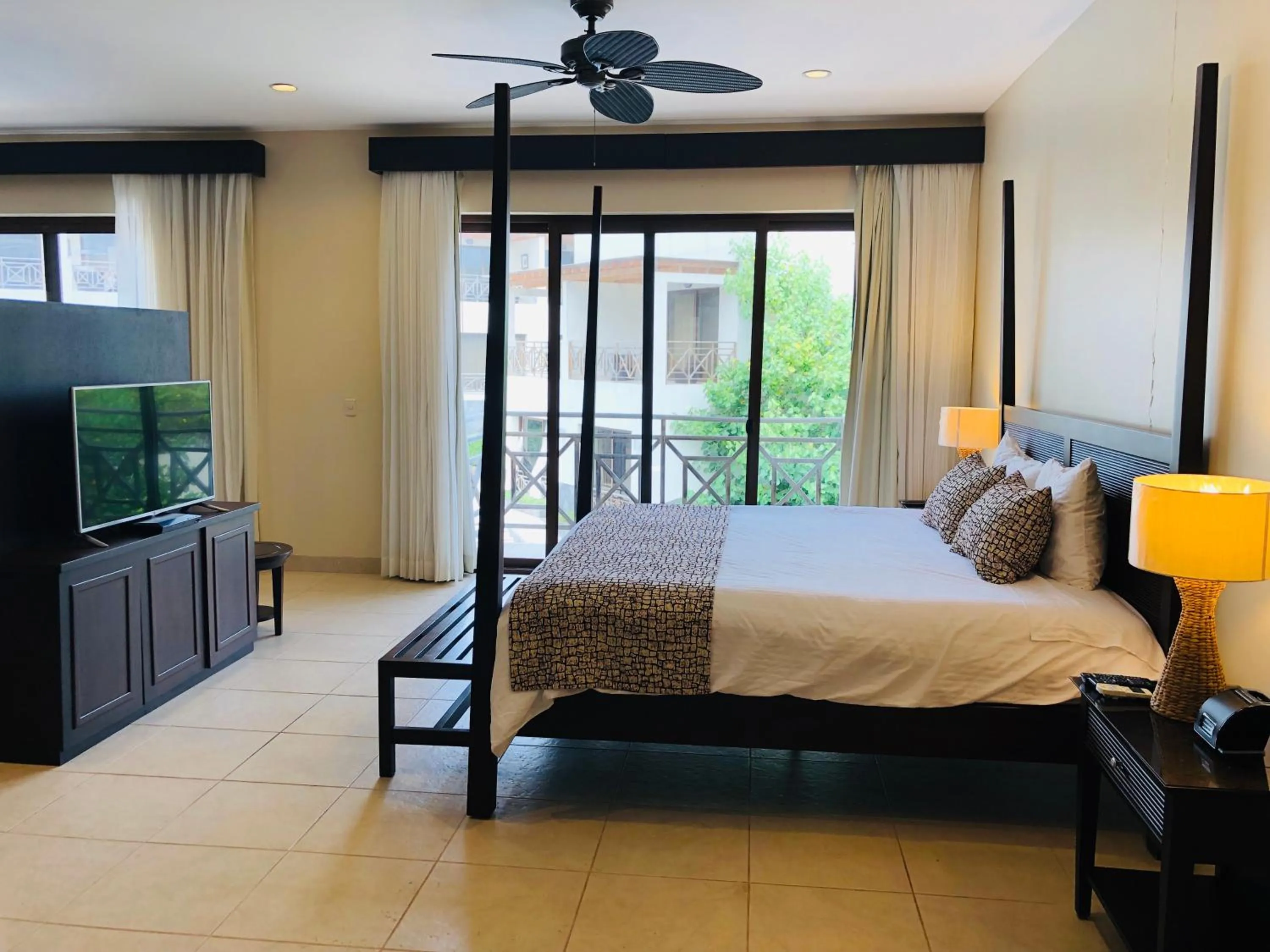 TV and multimedia, Bed in Palo Santo Galápagos Hotel